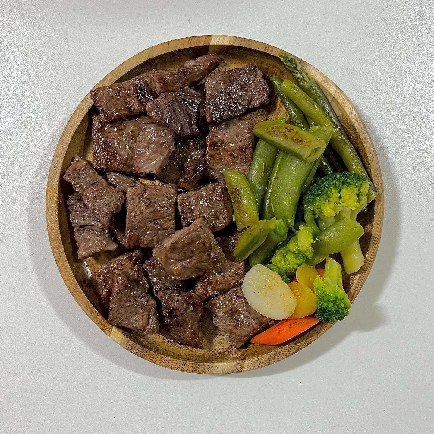 소고기 등심 , 야채 볶음

든든한 소고기🥩🥩
저는 돼지고기보다 소고기파🤎