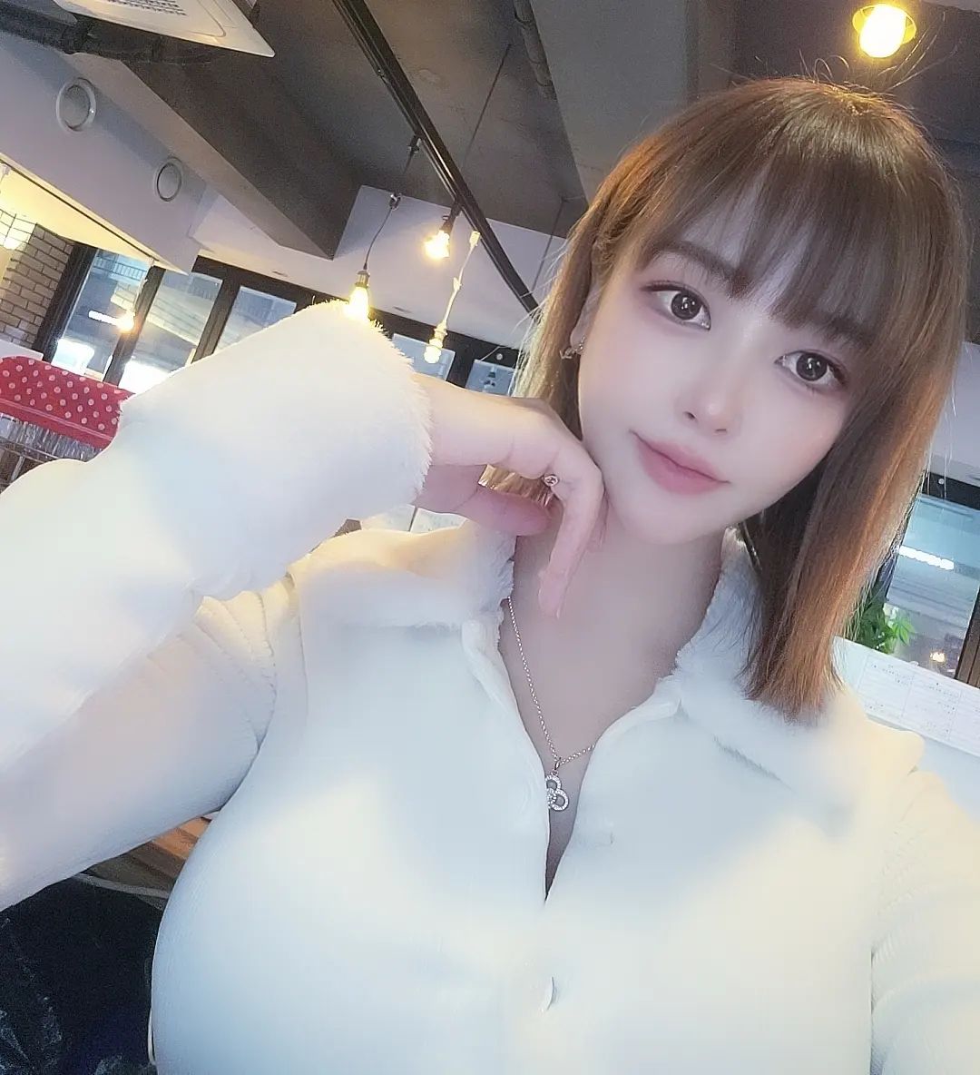 ⠀
나 잘지내고있쩡..헤 4키로 쪄떵..ㅎㅎ
그래서 턱이 두꺼비가된거있찌;;ㅎㅎ
그래서 이중턱 날려버렸쩡ㅎㅎ..
몸뚱아리는 어쩌지^,.^;;망..
⠀
ㅎㄹ
⠀
⠀
#비더뉴 #비더뉴의원 #압구정비더뉴 #셀카 #리프팅 #관리하는여자 #다이어트