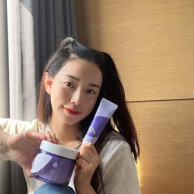 @ooonhee_ on Instagram: "#광고 #이즈앤트리 #어니언토너패드 무안적양파추출물 82%가 함유되어 있는 착한 성분 토너패드로 화해 1위, 올리브영 베스트 제품, 이외 다수 엠블럼 수상한 제품 7겹 솜