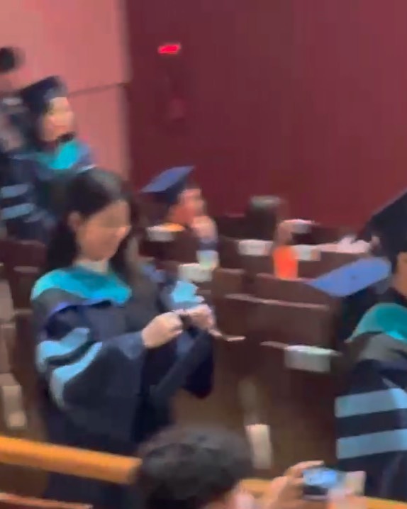 대학원 졸업!!🎓👩🏻‍🎓
학위기 받으러
가는 발걸음 총총총💨
.
.
.
#즐거운 #졸업식 #동아대학교 #교육대학원 #음악교육전공