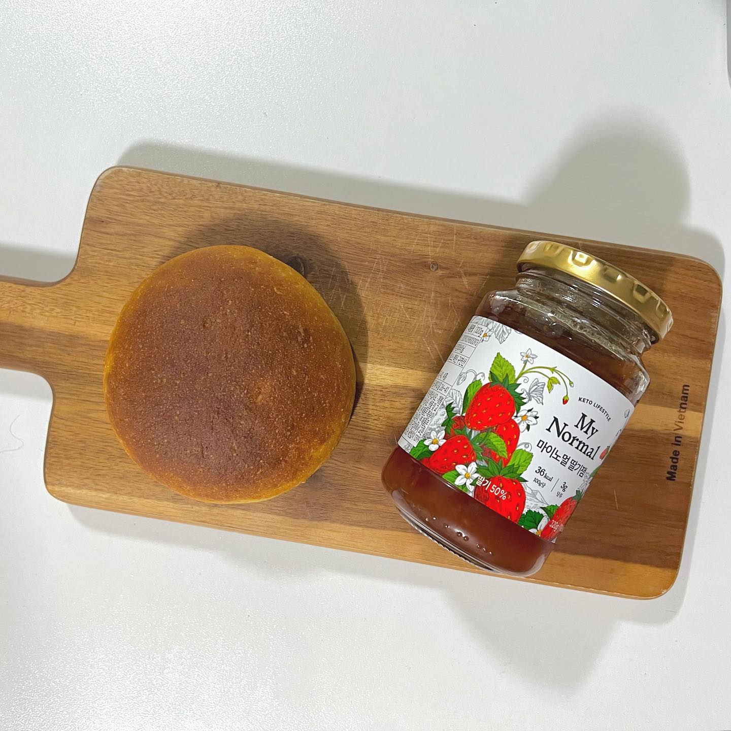 안낭시에 햇쌀빵 , 마이노멀 딸기잼 

후.. 존맛 😇
안낭시에 햇쌀빵 역시 빵이라 넘 맛있고 쌀빵이라 좋아용☺️
마이노멀 알룰로스 딸기잼은 너무 속세맛인데 칼로리 진짜 무엇!!! 
듬뿍듬뿍 발라 먹었어요 ☺️