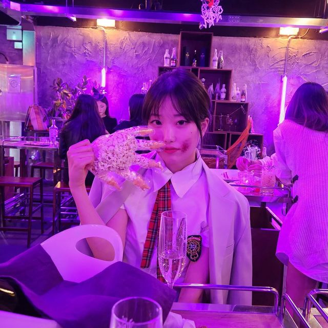백설탕 on Instagram: "#협찬 초대해주셔서 감사합니닷✌️ 저 할로윈 파티 여기서 했어욤!! 직원분들도 착하고 나쵸 맛도리라 칵테일이랑 싹 비움🫶 저는 칵테일이랑 아쉬워서 하이볼까지 ~!
