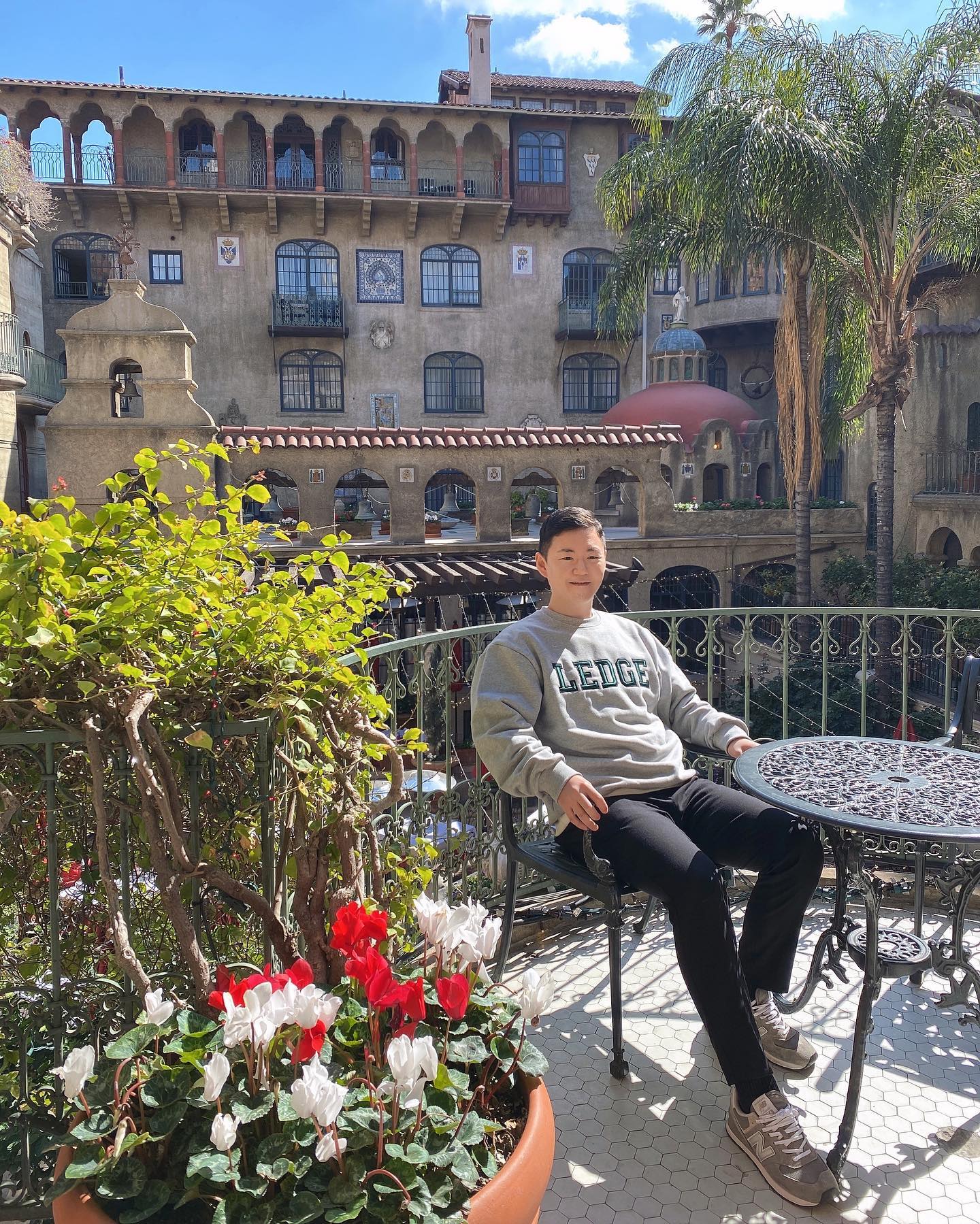👍🏻
대통령들도 많이 들렸던
바로 그곳! LA 리버사이드🇺🇸에 있는 
스페인을 모티브로한  Mission Inn 호텔! 

여기 보더니
와이프가 내년은 스페인이라던데..🫠