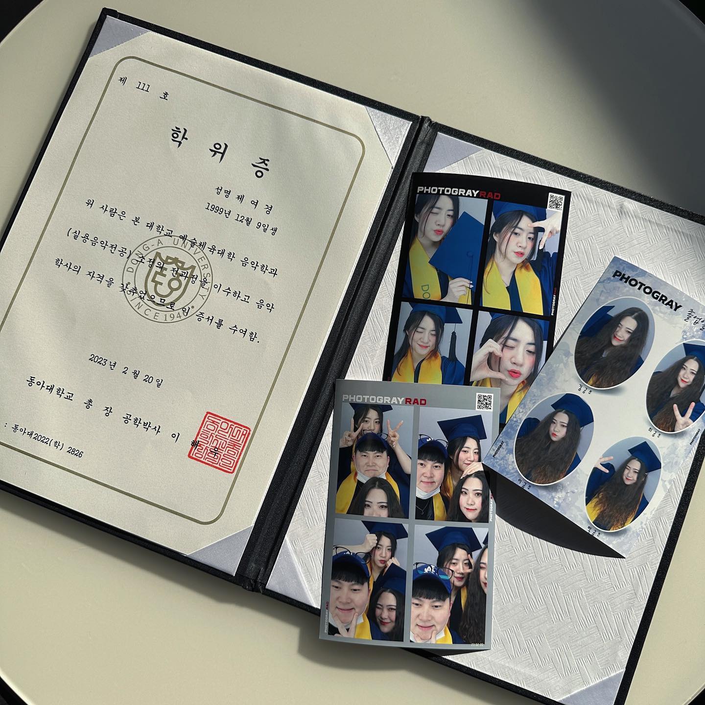 🎓