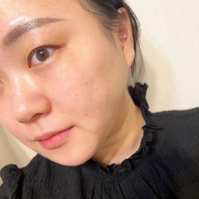 𝕄𝕀𝕂𝕀𝕂𝕆_youtube/beauty/food on Instagram: "🤍🤍🤍 #제품제공 . 이번에 제품리뷰용으로 제공 받은 #엔비로즈앰플 :)🤍 . 미백효과 : ???😗 턴오버 : (피부속 안쪽 세포가 올라오기까지 최