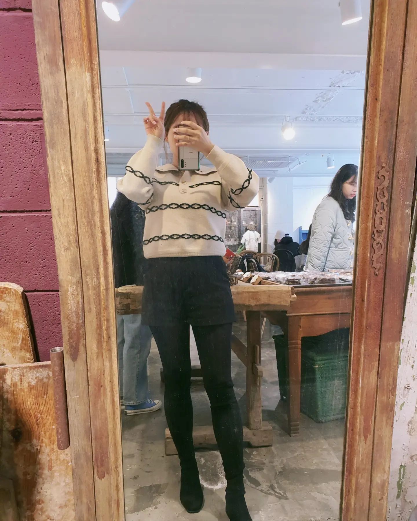 스트레스 받을때엔 달달구리가 진리😊

#신사베이커리 #쿠라우니 #초코케이크 #디저트타임🍰☕️