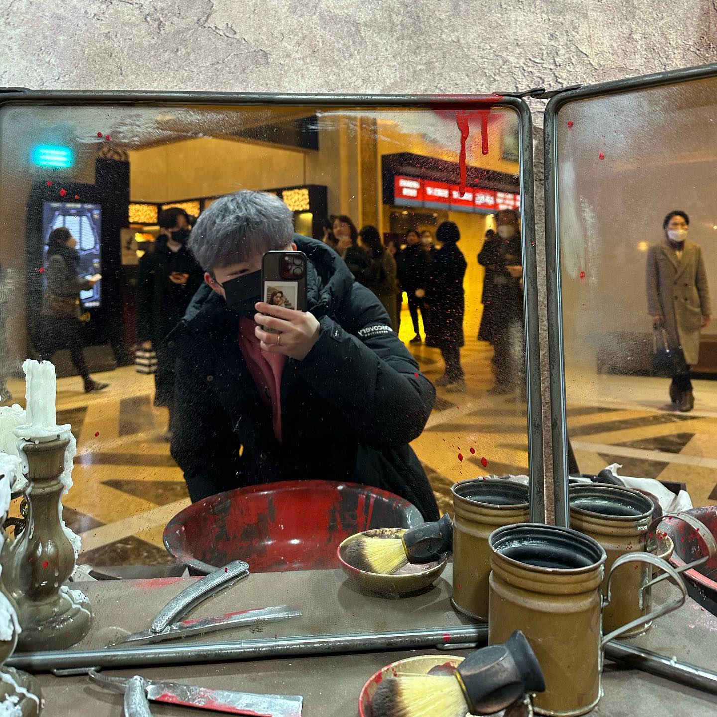 들어는봤나 스위니토드✂️💈

막공때 의자에도앉아보고 문도열어봐야지! 해놓고 시간없어서 못함😭