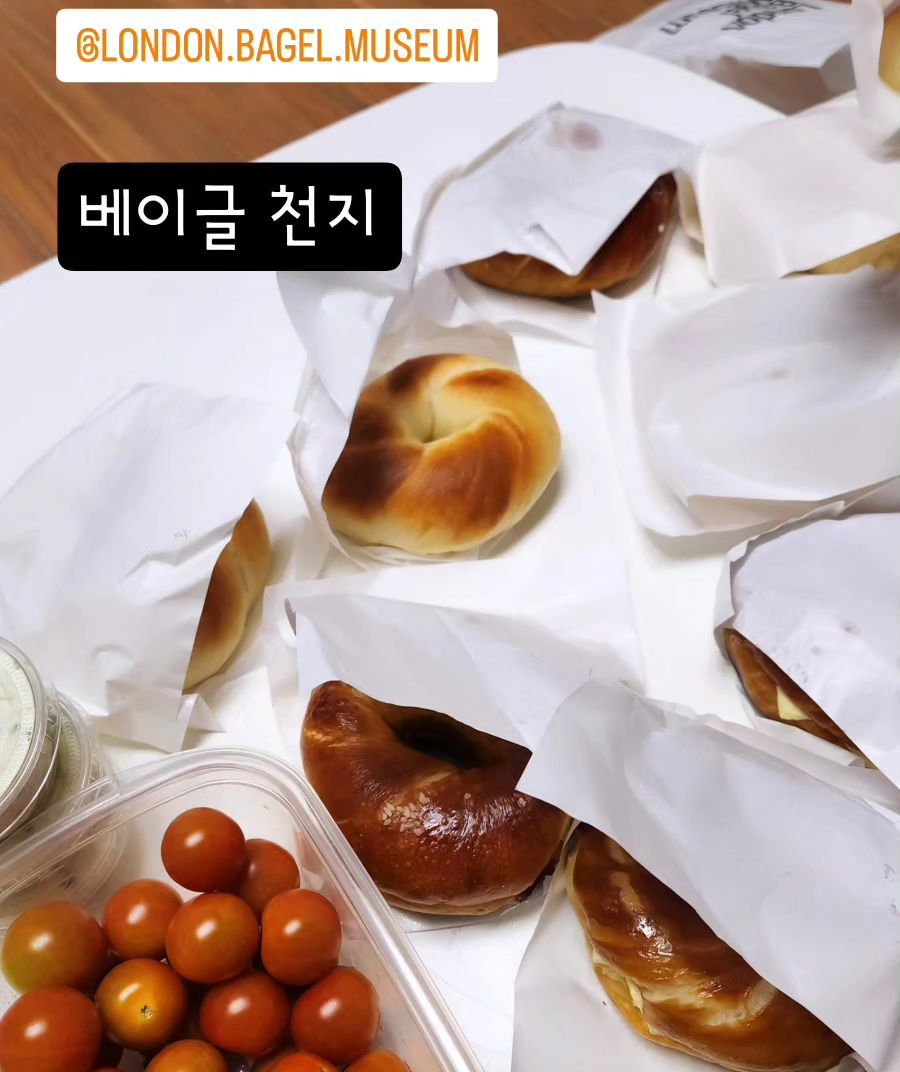 ➋⓿➋➌년⓿➌월⓿➐일
(베이글 풍년)
.
사기 어렵다는데 쑥님은 잘 가져오시네..
일면식은 없지만 선물 감사합니다~ ^^
.
#런던베이글뮤지엄🇬🇧 #선물
#감사합니다🙏 #잘먹겠습니다