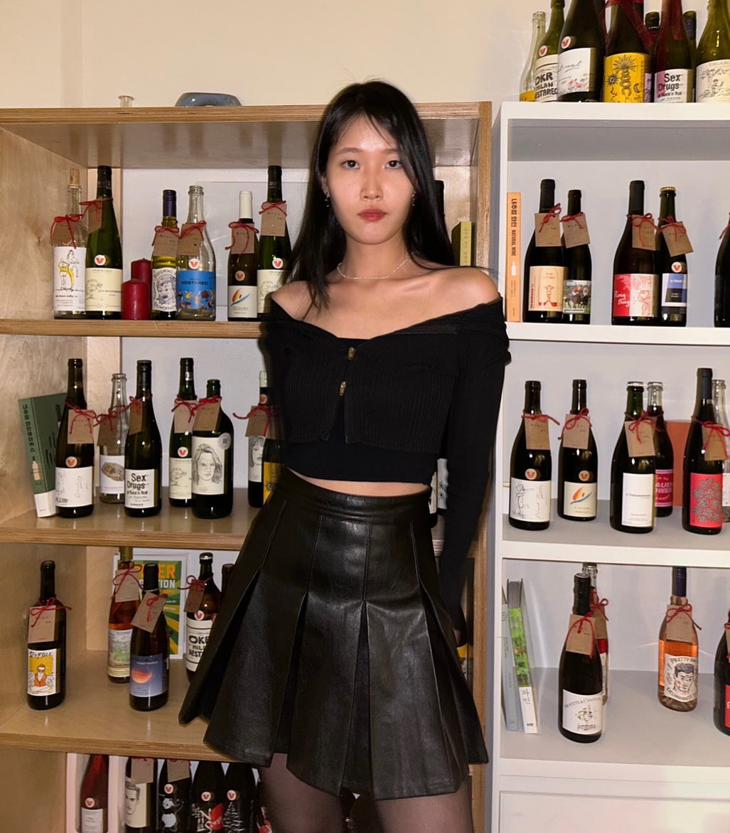 🥂
•
•
•
#와인바 #블랙패션 #blackfashion #model #모델 #패션모델 #fashionmodel #좋반 #fff #보정동 #민티드 #wine #ootd #todaystyle
