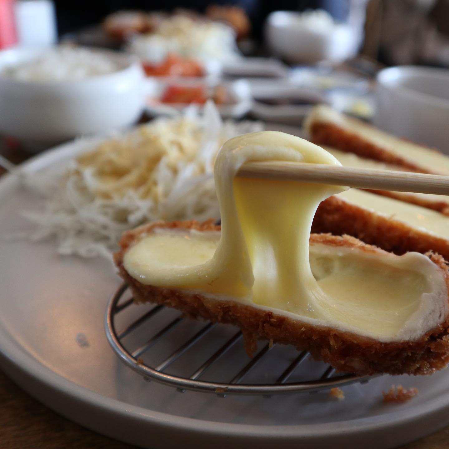 🐷
최애 데이트코스 행궁동에서

맛있는 돈카츠집 발견😗

소스, 겨자, 레몬소금 다 매력적이고 맛있음!

겉바속촉 최고..❤️

📍행궁동 하쿠

☎️ 0507-1352-0841

⏰ 11:30-20:00 (매일) / B.T 15:00-17:00 (월-금)