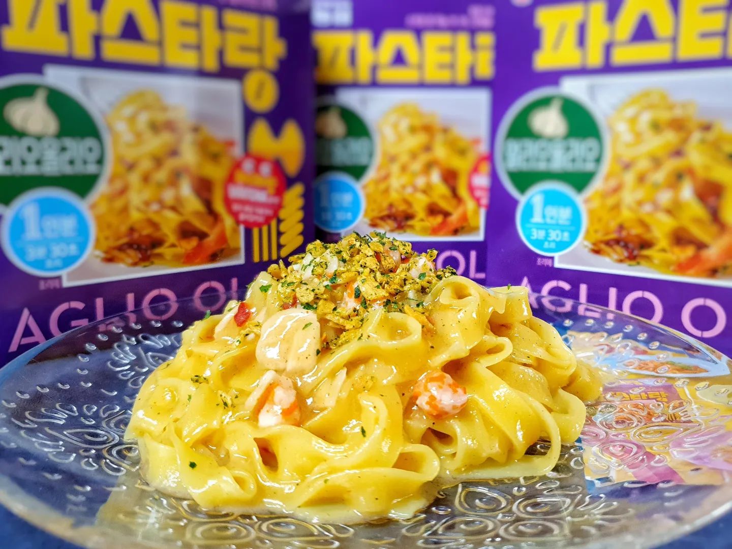 #협찬 #광고 nongshim
.
오늘 점심으로 간단하게 농심에서 나온 알리오올리오 파스타를 먹어보았어요😆
라면처럼 팩으로 나와서 조리하기 간편한데 맛까지 맛있네요❗️파스타 더쿠가 인정합니다 ㅋㅋㅋ
.
제가 파스타 중에 오일 파스타를 제일 좋아해서 직접 자주 해먹거든요~ 나중에 파스타 레시피도 시간되면 공유해볼게여🤭🤭🤭

#농심파스타랑 #파스타 #파스타랑 #파스타랑알리오올리오 #홈파스타 #농심 #농심신제품 #알리오올리오 #좋아요 #소통 #선팔 #맞팔 #팔로우 #요리 #음식 #선팔하면맞팔 #먹팔 #먹팔맞팔
