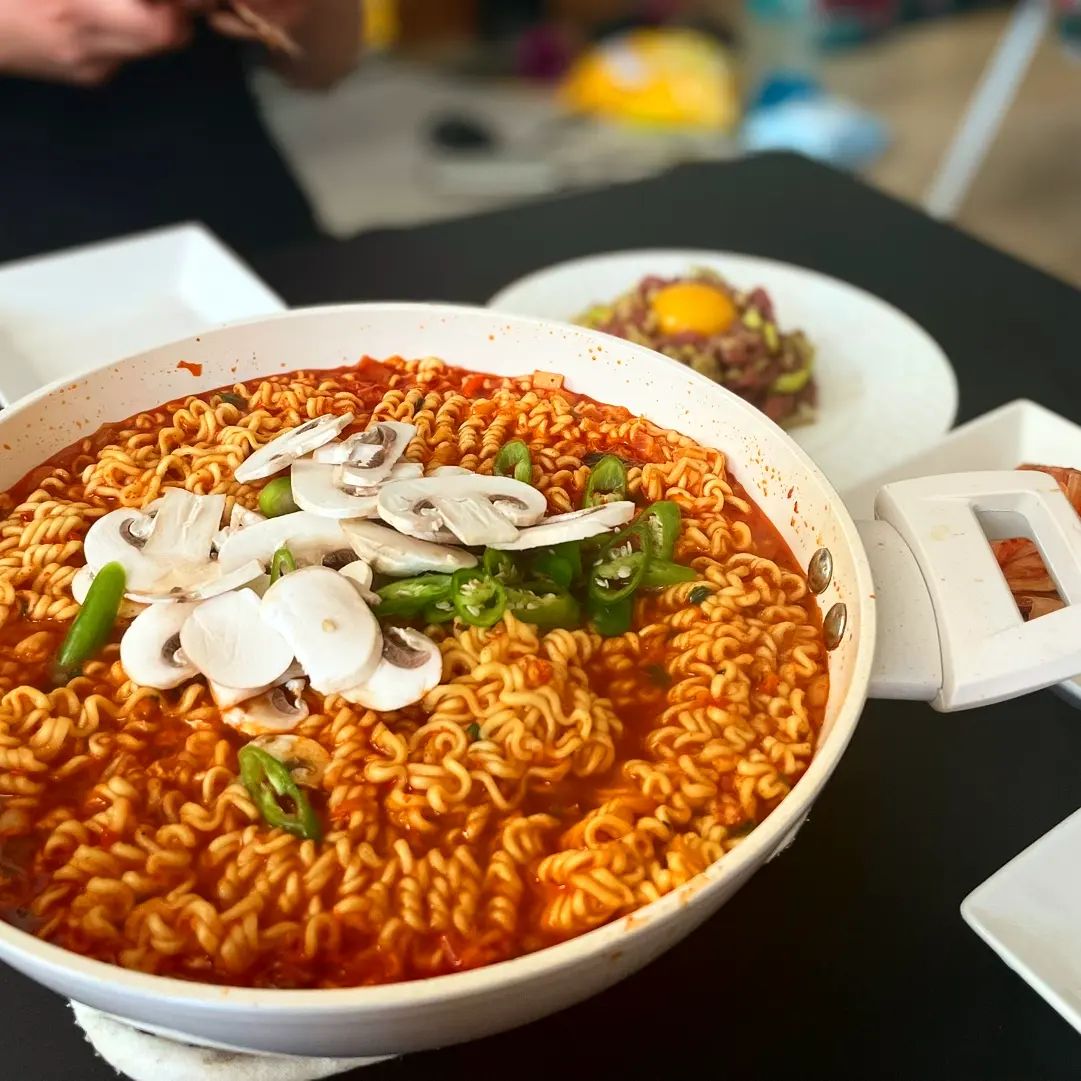 #첫줄

#해장라면 #라면 #열라면
#육회 #열라면

육사시미가 남아서... 육회를 ><
술마시고 해장은 역시 라면이죠 👍 

#요리하는여자 #요리스타그램
#요리 #다이어트요리 

#cooking
#cook
#cookingram 

#한식 #koreanfood 
#혼밥 #일상요리 #일상스타그램 #일상 
#daily #today #todayfood 

#먹스타그램 #먹부림 #먹방 
#요리하는여자 #요리사
#자취요리 #한끼 #한끼식사