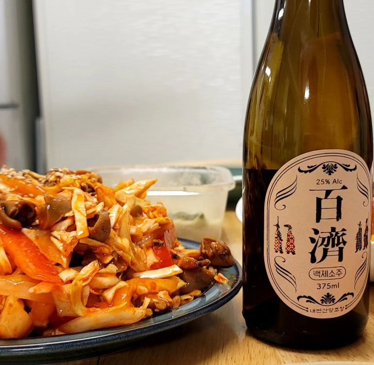 #백세소주#술스타그램

오랜만에 술스타그램 

백세소주 25프로 
내변산양조장에서 만든 소주

진짜진짜 내스타일
아껴먹어야지이!!@
