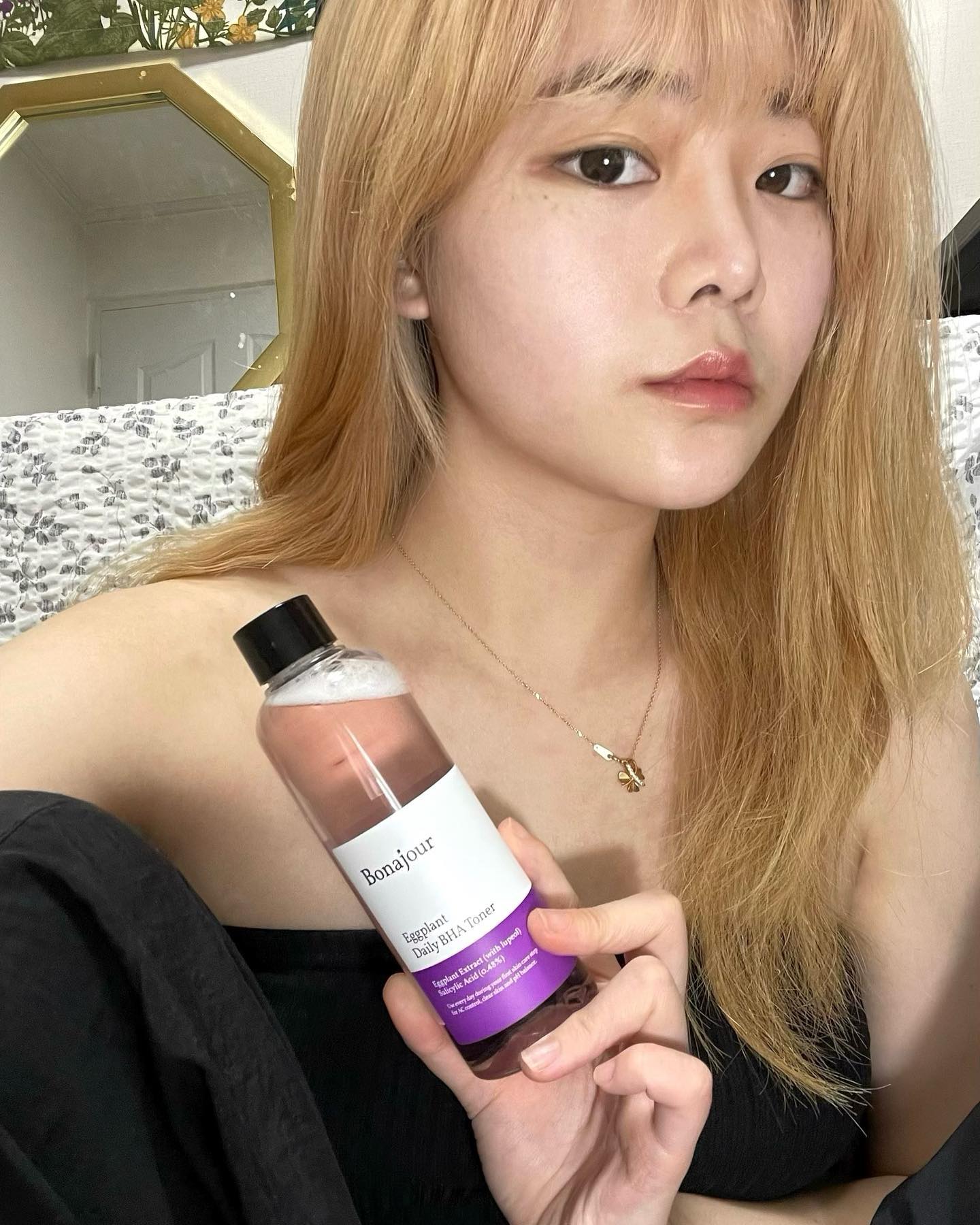  “#광고 @bonajour_official 국내 최초 가지에 들어있는 천연성분으로 만들어진 #BHA토너 입니다💜 피지/모공 감소 임상실험 완료제품이며 약산성이라 민감한 피부도 사용가능합니다:)🤍 전 수부지라 토너를 바르면 쉽게 건조해지는…”
