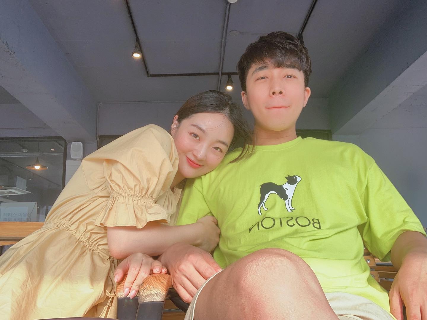 2023.03.20_ 7주년💛
7년밖에 안됐나..싶을정도로 체감상 더 오래 된거 같은 우리.
지금까지 
기념일은 우리에게 무의미허다 같이 좋은곳 가고, 
같이 맛있는거 먹고 행복하게 하루 보내면 그걸로 됐는데, 
이번 7주년은 그러지 못해서 아쉽네.

오빠야 셋이서 빨리 놀러가자요~
(일단 집부터 가자..ㅎㅎ)

#7주년#기념일#행복#늘고마운존재