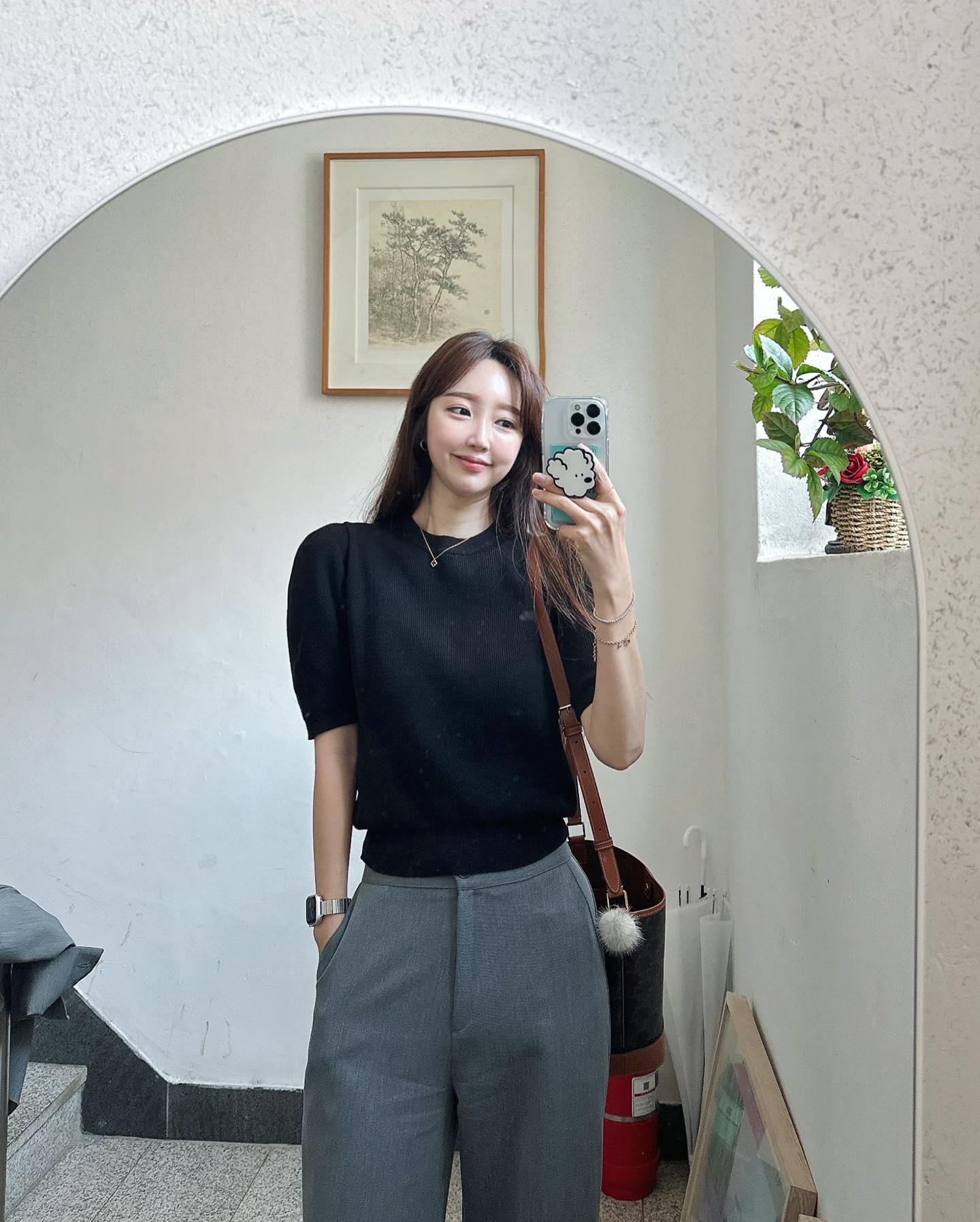 ღ
상황에 맞게 입는거 좋아하는 편🤟🏻

회사에 중요한 일 있을 땐 깔끔하게 #출근룩 
아침에 산책할 땐 따뜻하되 벗기 쉬운 #산책룩 ㅋㅋㅋ

오늘도 화이팅해봅시다아아😌
.
.
#출근룩코디 #출근길 #산책룩 #화요일그램