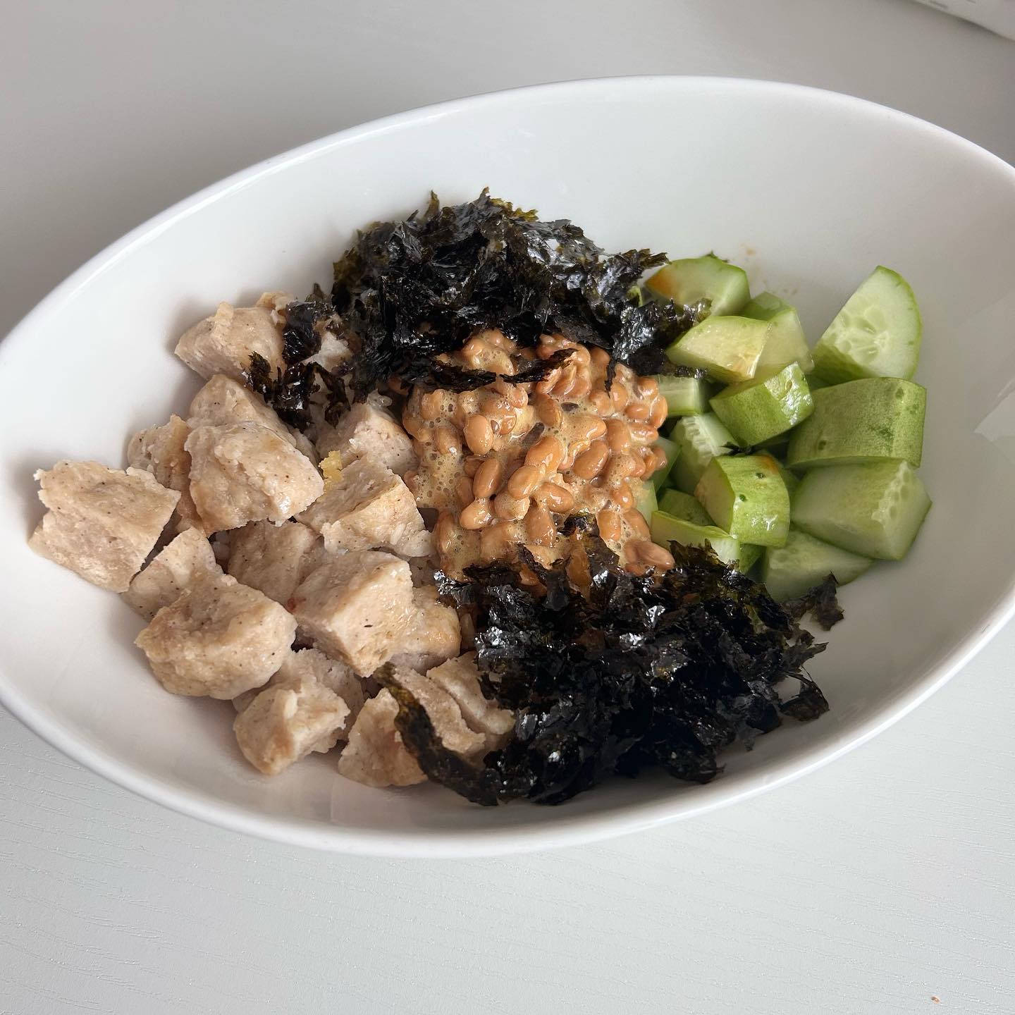 3년만에 재시도한 낫또 이렇게는 먹을만함😅
우니언니처럼 맛나게먹고싶었지만 그건 실패
요즘 꽂힌 #명동교자 겉절이 콜라보로 조져줌
.
.
.
.
.
.
.
.
#우니의끼니 #다이어트식단 #낫또비빔밥 #낫또 #겉절이 #다이어트요리 #다이어터 #다이어트 #점심메뉴 #점심 #점메추 #새댁 #당진새댁 #신혼 #당진사는서울댁 #먹스타그램 #홈쿡 #집밥 #먹스타 #맛스타그램 #요리스타그램 #instafood #맞팔 #먹팔 #요리하는여자 #먹팔 #팔로