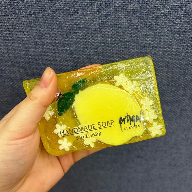 ❤서뤼❤ on Instagram: "#광고 ▶은은한 향기가 솔솔 프라이멀엘리먼츠 바디솝◀
27가지의 예쁜 디자인들이 많은 바디솝으로, 샤워후 건조하지 않고 촉촉하며, 풍부한 거품이 많이 나고, 합성 계면활성제가 첨가되어 있지 않은 바디솝으로, 선물용으로도 최고!!

@primalelements_official_kr #프라이멀엘리먼츠#프라이멀엘리먼츠바디솝#예쁜비누#캐릭터비누#고체바디워시#캐릭터비누#수제비누#선물스타그램#선물추천#여자친구선물#유치원선물#답례품추천#디자인비누#핸드메이드#천연비누#soap#handmade#primalelements#바디솝#핸드메이드비누#beauty #primalelementsbodysoap#bodysoap#버터#버터코엑스점#버터홍대점#버터샵"