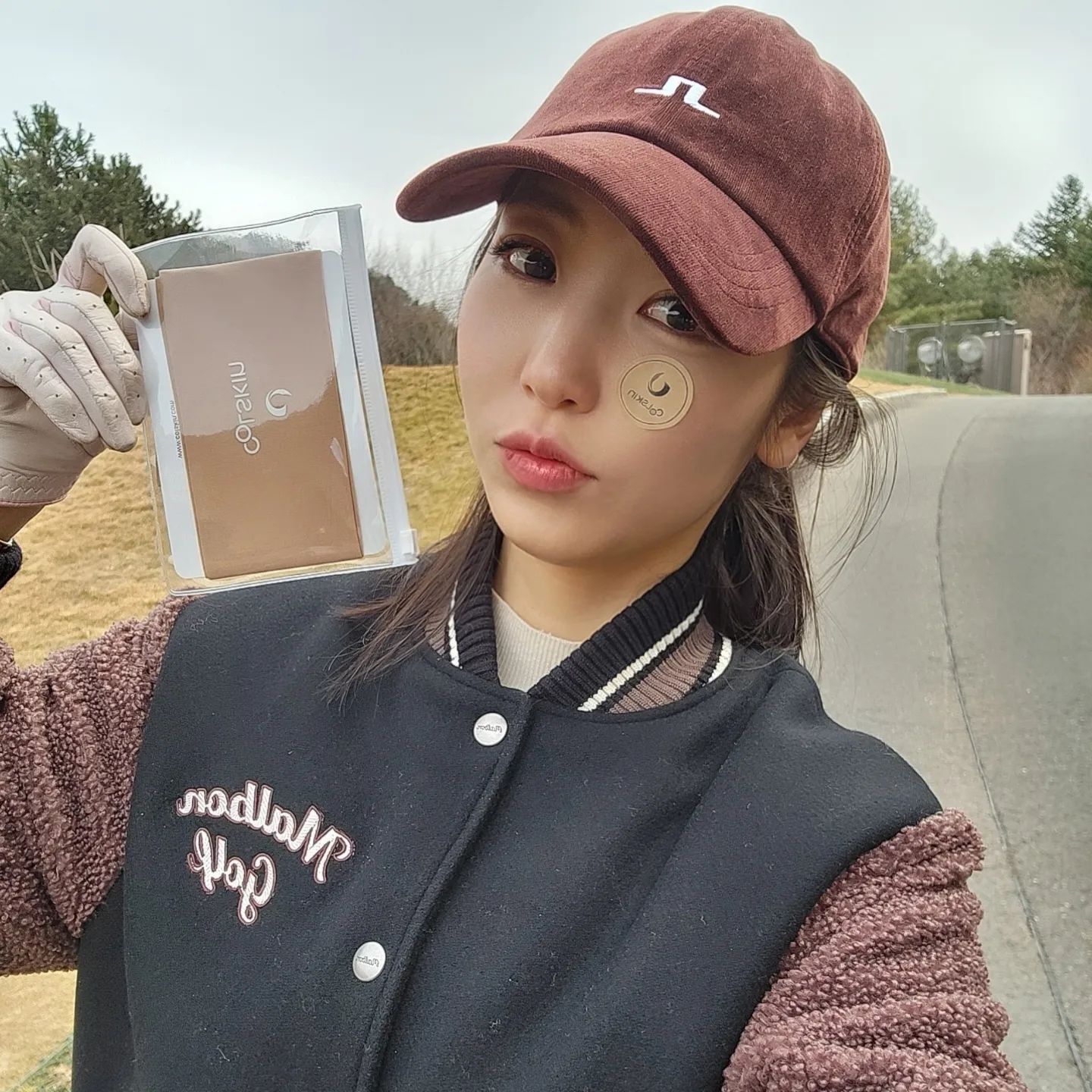 작년에 이어 올해도 #라운딩 시 함께하는 #콜스킨#골프속옷
colskin_official
골프는 여전히 못치지만~ 
몸이너무 편해서~~ 추워서 몇달만에 채잡은거치곤 공이 빵빵뜨더라구요ㅎㅎ

#광고 지만 진심 너무 잘쓰고있고 좋은제품!!
국내 독점 특허권 보유 (국내유일, 특허번호 10-2240051호)한 콜라겐원단으로 글로벌 시험 기관 피부 자극도 0% 인증 (ISO 10993-10 검사완료) 
통기성 촉감도 너무 좋아서 #골프#헬스#필라테스 같은 운동은물론 #수험생 들 안입은듯 편히입는 #데일리 속옷으로도 너무좋아요:)

이번에 함께온 #암슬리브 도 너무 쫀쫀하고 착용한티도 잘안나서 이번시즌 #자외선차단 으로 유용하게 쓸수있을거같아요ㅎㅎ 

#협찬#골프브라#팔토시#골프팔토시#암슬리브스#골프암슬리브스#golf#라운딩룩#골린이#말본골프#제이린드버그#라운딩룩#운동하는여자#골프웨어#속옷