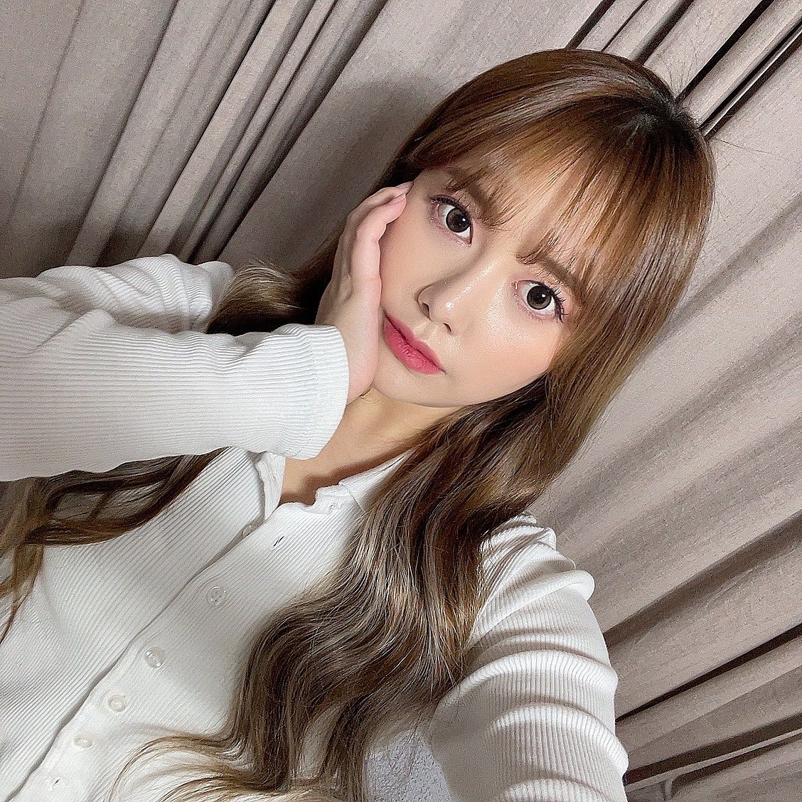 이미지 변신 성공✨
오랜만에 붙임머리 했는데 불편한것도 없이 
너무 자연스럽게 붙여주셔서 관리 하기 너무 좋아요❤️❤️
붙임머리를 고민하신다면 _____rosequeen
원장님께 달려가기로 약속✨ 
예쁜머리 감사합니다💋