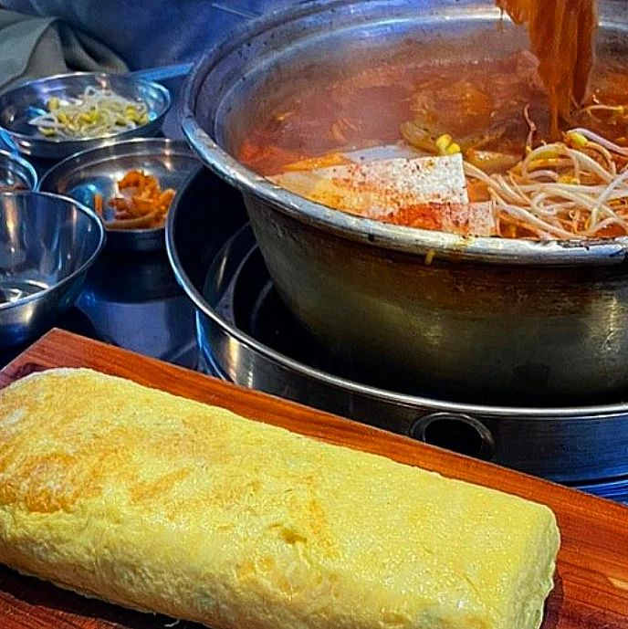 점심
광교 찌개지존
양푼이 김치찌개
#오늘점심

#김치찌개 
#돼지고기김치찌개 
#대왕계란말이 #찌개지존#광교점
#칼칼한#얼큰한 #부드러운#계란말이광교맛집 #광교중앙역맛집 #점심메뉴#맛집#광교맛집추천#수원맛집
#맛스타그램 #음식스타그램 #먹방 #먹스타 #food #foodlike #푸드스타그램 #내돈내산맛집 #맛집그램 #맛집스타그램 #맛집투어 #맛집탐방 #맛집추천 #먹잘알#음식스타그램#잘먹는다
