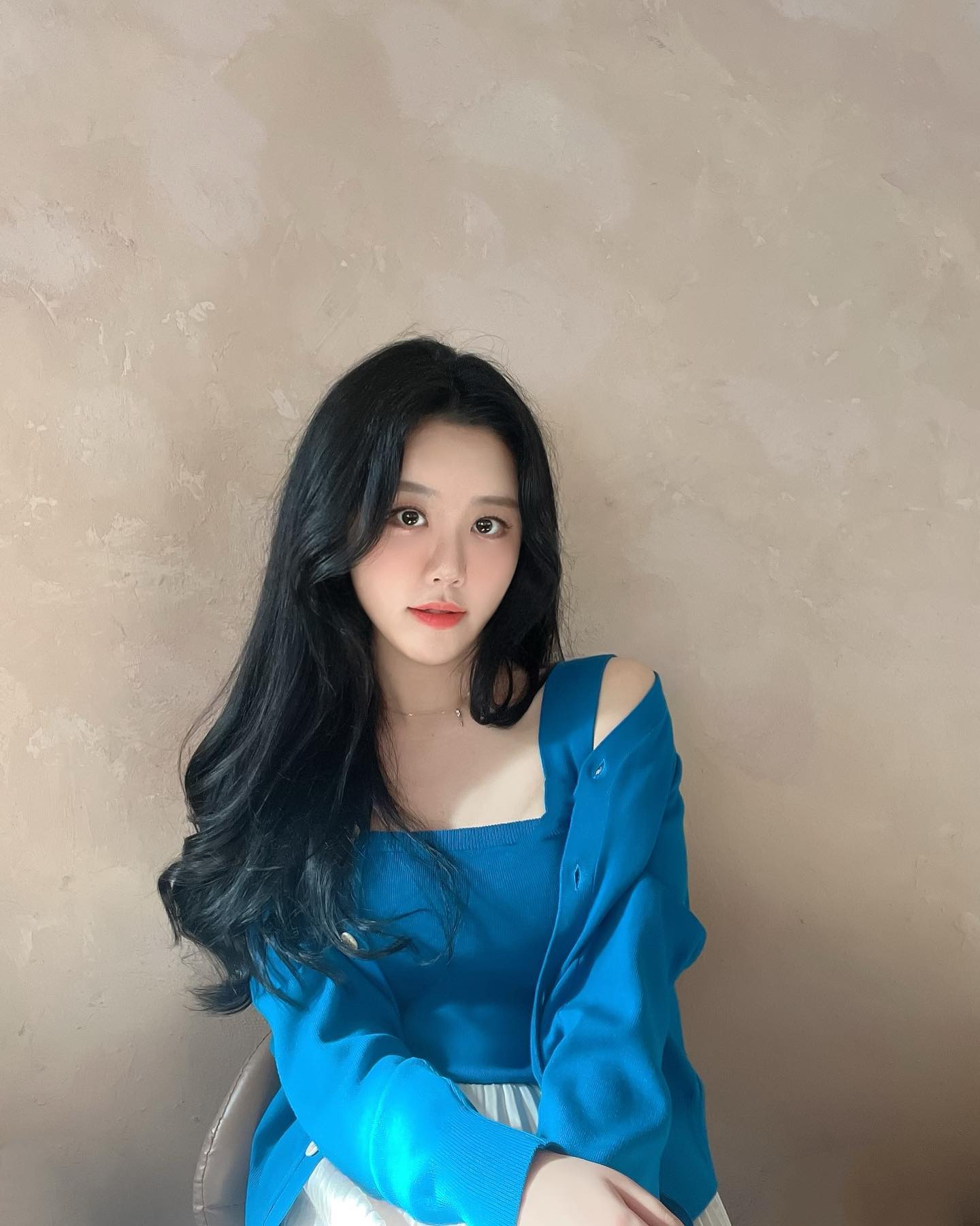 엄청 오랜만에 찍은 셀카라 프사하고 싶은데
뭔가 엄마한테 등짝 맞을 것 같은 느낌이라 못하는 사진🙃