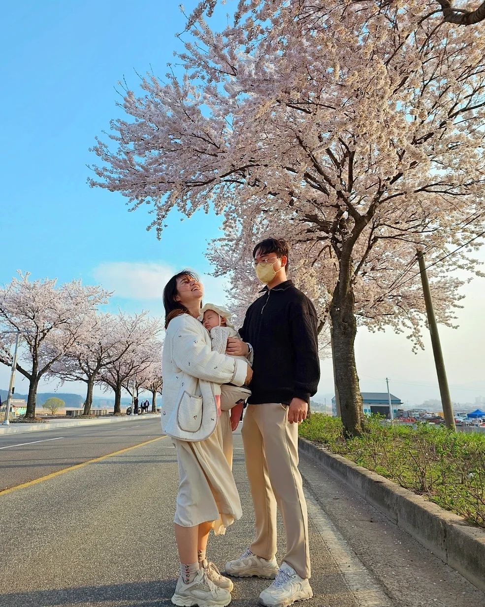 엄마는 해맑, 귤은 코코낸내, 아빠는 로보트
나만 절거운거 아니지?ㅋㅋㅋㅋㅋㅋㅋㅋㅋ?

너무너무 사랑해 내새꾸들🩷

#봄바람휘날리며
#사랑해우리가족