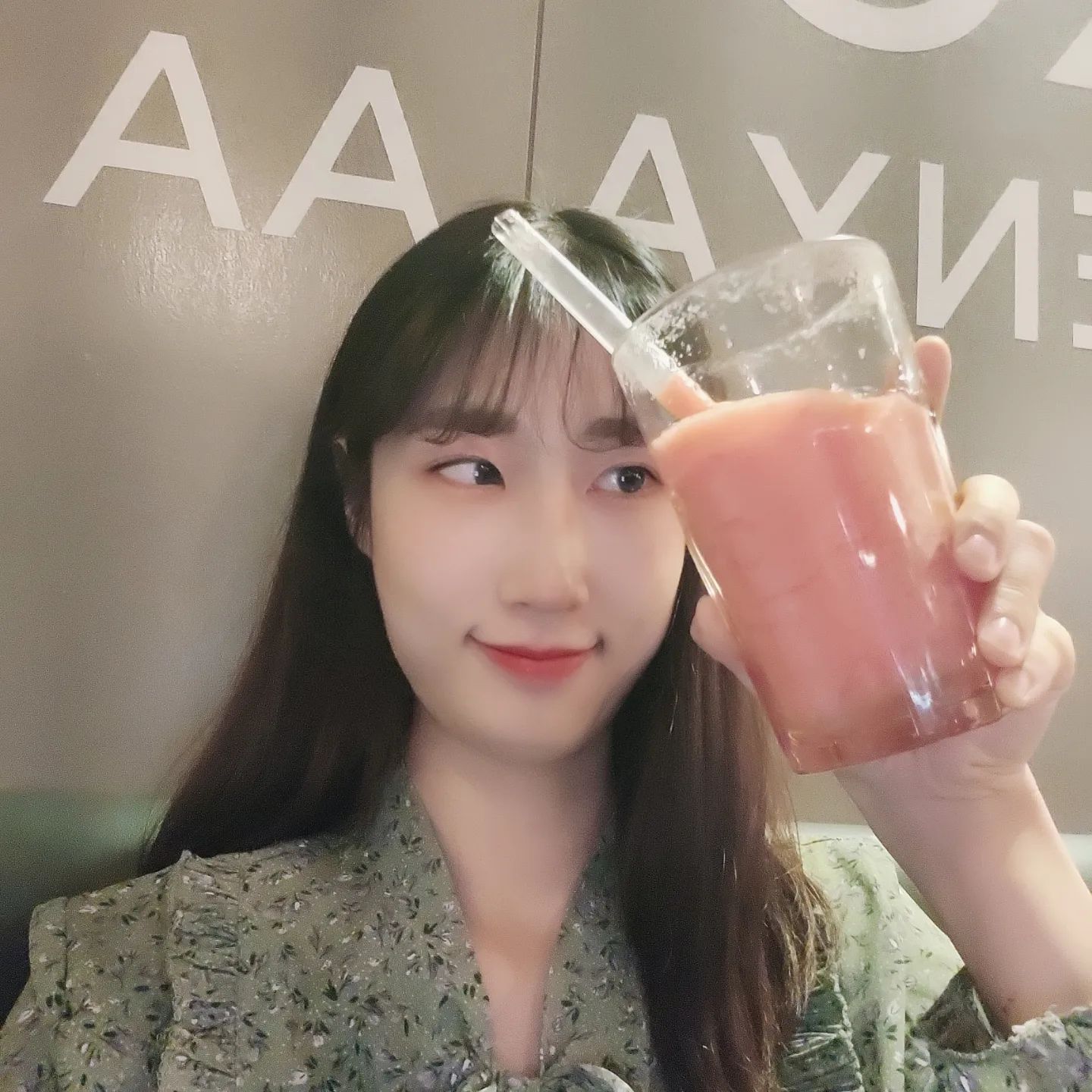 토마토 요놈 만세❤️
토마토쥬스 너무 좋아해서
카페가면 토마토있으면 꼭 시켜요!!

토마토는 많이 아시다시피
항산화효과로 많이 유명하더라고요👀
그리고 전 빨간색을 좋아해요ㅎㅎ

울님들은 어떤 과일 좋아하세요??
과일 댓글 릴레이 해보아용~~
.
.
.
.
.
#봄봄봄🌸 #셀카소통 #카페셀카 #일상소통그램 #선팔맞팔환영🙌 #몬누누 #유토피안 #토마토쥬스 #최애과일