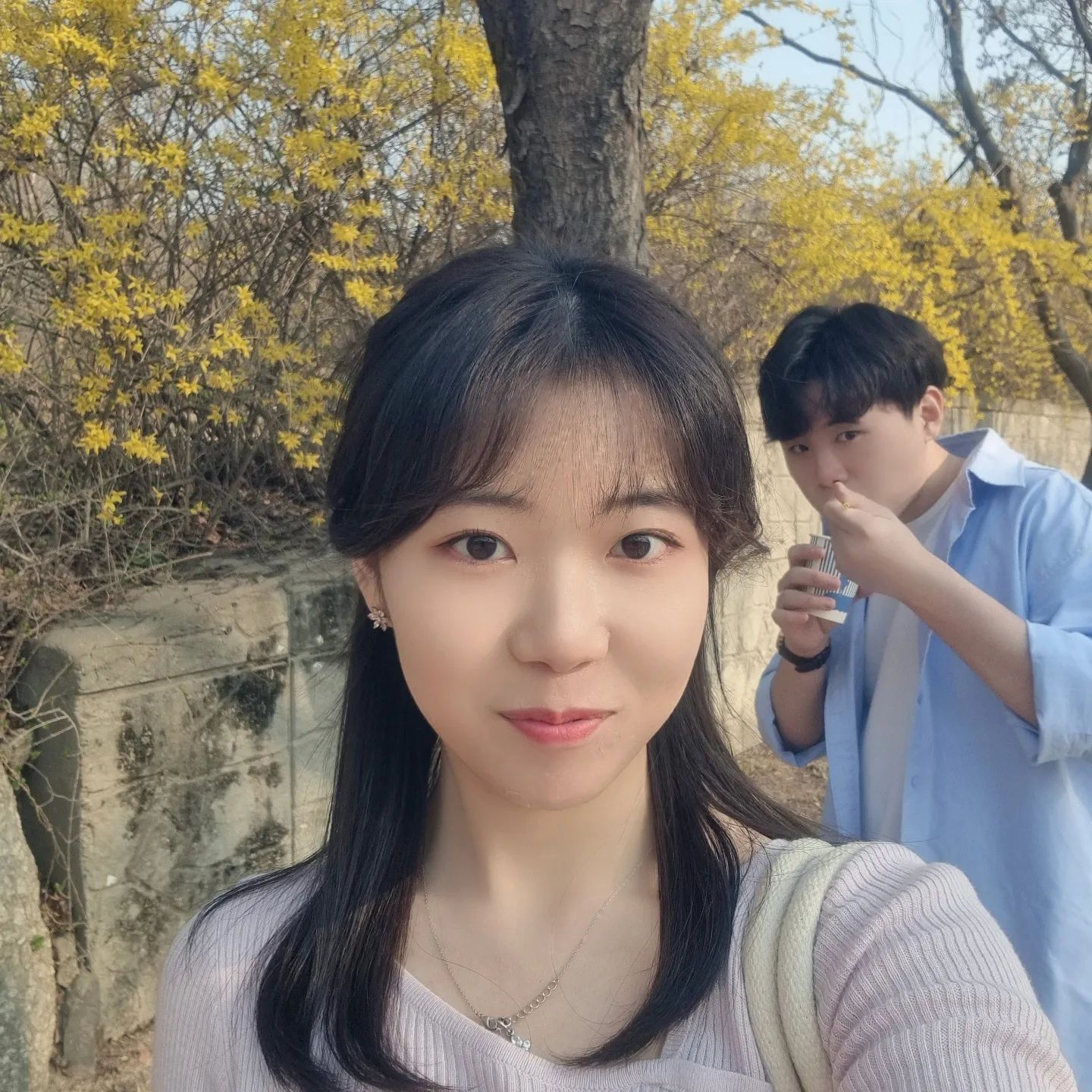 뒤에 뭐야