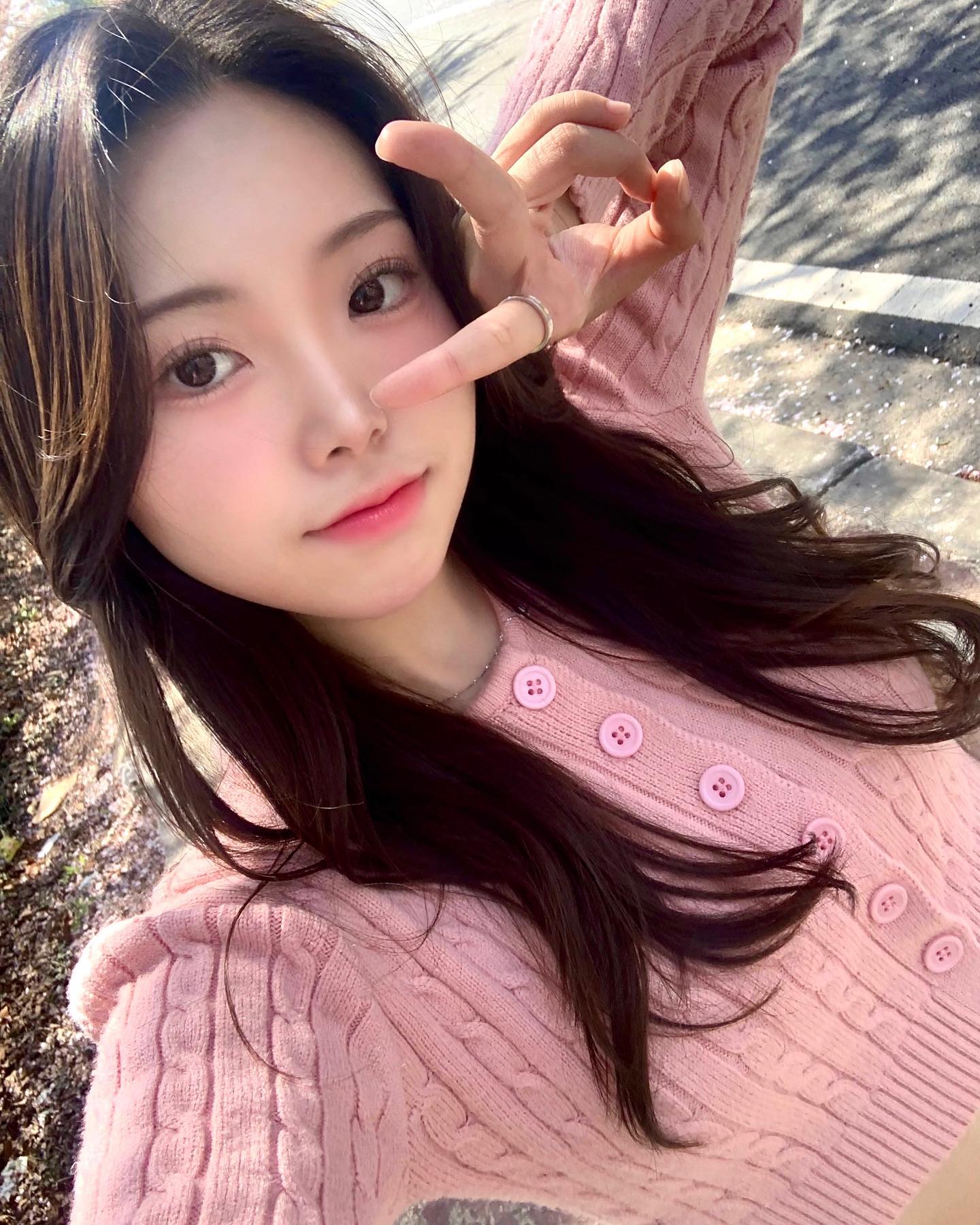 🌸🌸
.
.
.
.
#셀카 #셀피 #벚꽃 #ootd #좋반