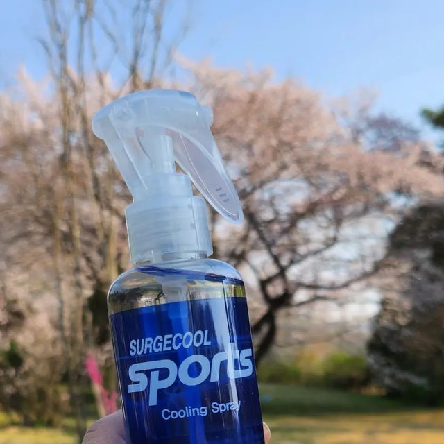 뚜블 ⸍ 채수안 on Instagram: "#광고 #협찬 @surgecool 
⠀
이제곧 무더위가시작 될것같은데
골프장, 등산, 헬스장, 공원산책 등등
여러야외활동할때 쓰면 너무좋을것같아요

카트에두고 쓰려고 한번 써봣는데~
옷위에뿌려도 시원함이 아주오래가서 
여름철 저의 필수템이 될것같은 쿨링스프레이~!!
⠀
선풍기는 야외에서 시원함을 못느끼는데
쿨링스프레이는 뿌리면 계속몸에 시원함이 남아서 야외스포츠할때 너무좋을것같아요 
⠀

다가올무더위 써지쿨 쿨링스프레이와 함께해요🖐🏻
⠀
#써지쿨 #뿌리는에어컨 #쿨링스프레이 #아이스스프레이 #냉각스프레이 #써지쿨스프레이 #쿨링 #여름용품 #쿨스프레이 #여름필수템"