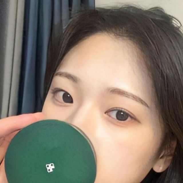 이민영 on Instagram: "#협찬 슈퍼 시카 딥 클렌징 밤 ˚₊·♡ 블랙헤드와 요철, 각질을 저자극으로 스케일링해주는 제품이에요! 가끔 하나씩 올라오는 트러블 때문에 굉장히 스트레스 받는데