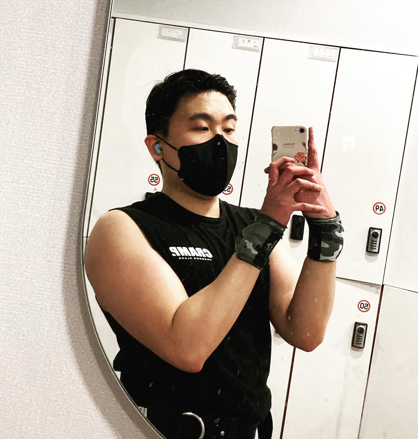 #오운완 

새로운 한주 등으로 시작합니다💪💪💪💪

요즘은 턱걸이보단 머신을 더 애용하는 느낌이랄까요🔥🔥🔥

낼 개슴할 생각에 벌써 설렙니다😂😂😂

다들 월요병 극복하시느라 고생하셨어요👍👍👏👏👏 이번주도 파이팅🔥🔥🔥🔥