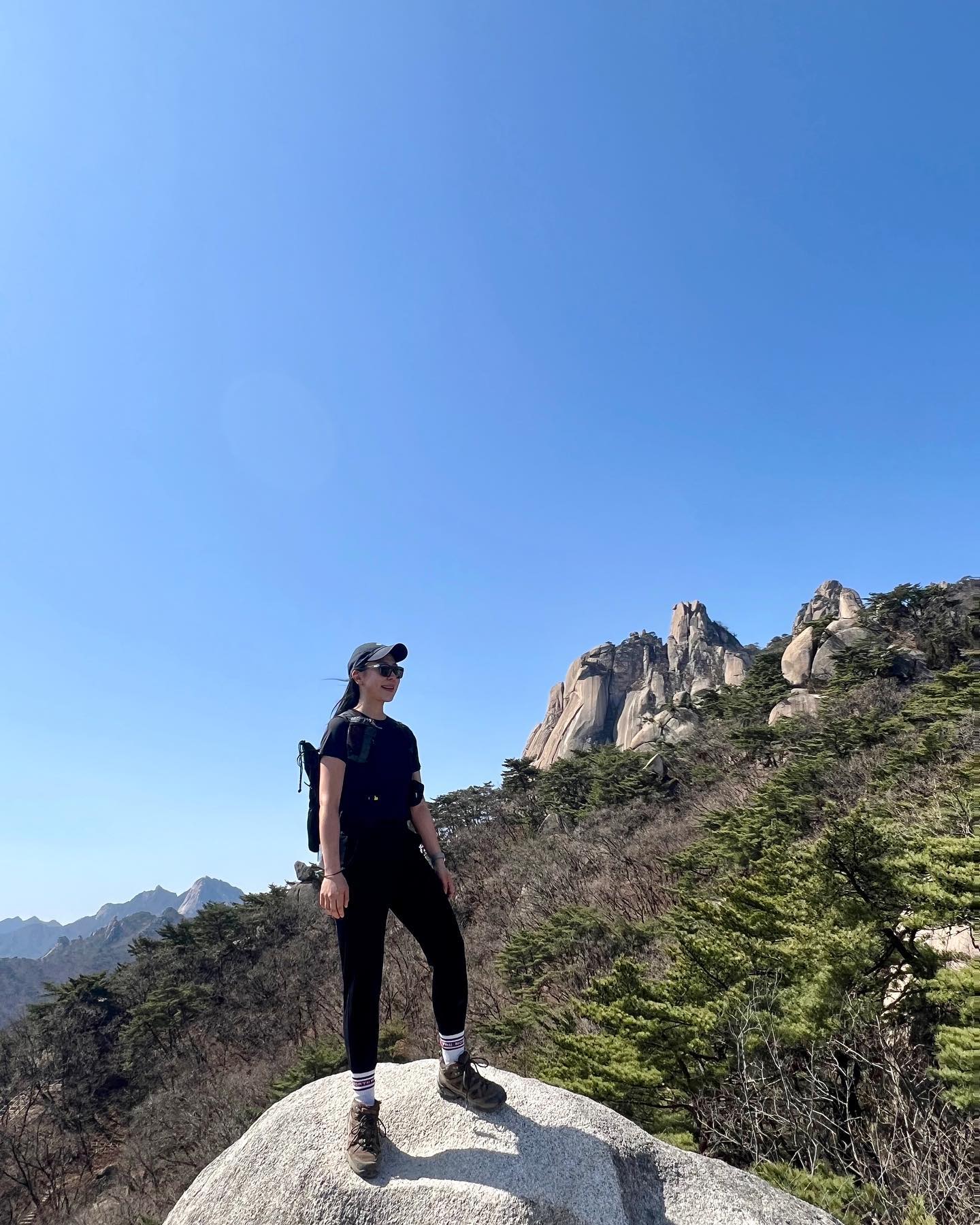 .

도봉 도봉하게 함께해서 즐거웠던 도봉산⛰️

⛰️ 도봉산 (726m)
📍 도봉산역-다락능선-y계곡-신선대 정상-도봉산역 (6.9km)
🕒 4시간 30분 (휴식시간 15분 포함)

#도봉산 #신선대 #y계곡 #100대명산💯 #주말등산 #암릉산행 #chaelee_mountain #20230326
