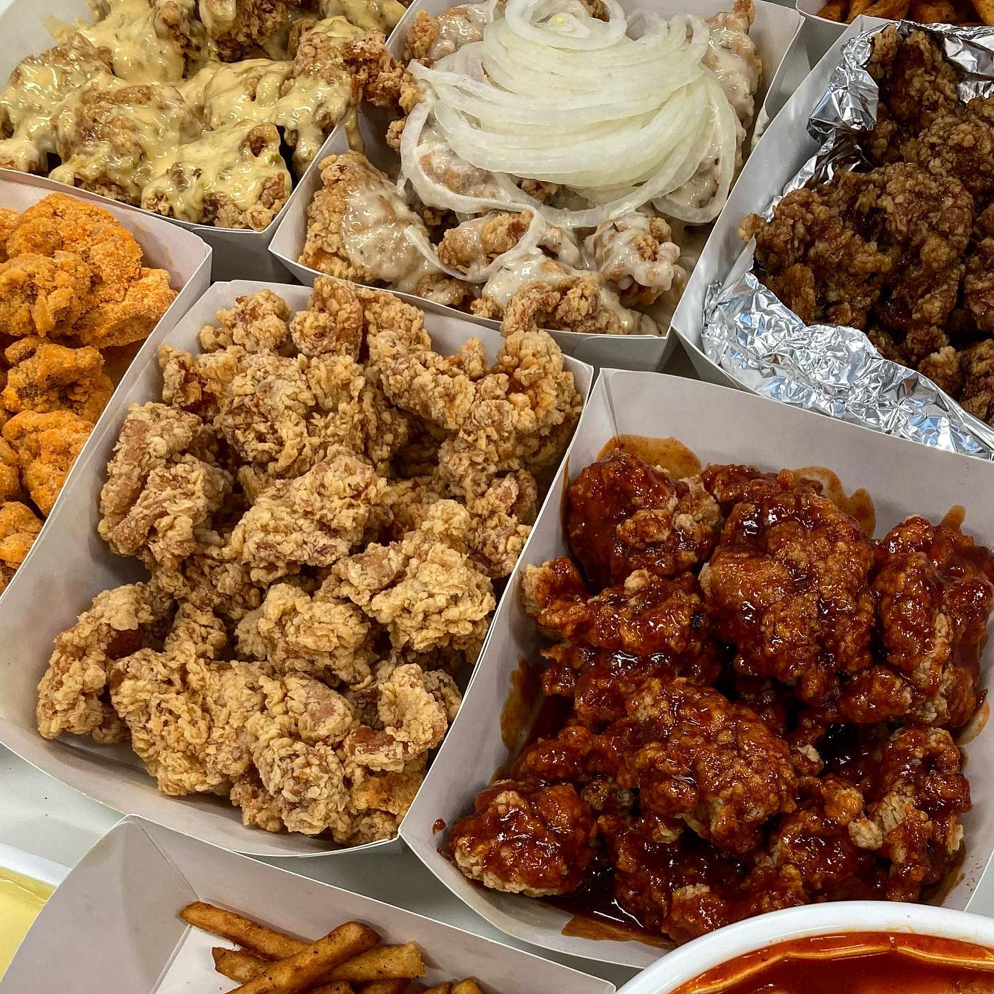 마슬랜치킨

✔️ 순살 세마리
뻑뻑살도 별로 없고 다양한 맛 다 너무 맛있었어요. 고추마요소스, 어니언소스가 가장 인기가 많았어요 ! 함께 시켰던 떡볶이도 완전 맛있었어요 😳

#치킨 #떡볶이 #순살치킨

📍 충남 천안시 서북구 성환읍 성월2길 16
.
.
.
#마슬랜치킨 #먹스타그램 #먹스타맞팔 #foodstagram #인스타 #좋아요 #likeforlikes #좋아요반사 #좋반 #선팔 #맞팔 #선팔하면맞팔 #먹스타좋반