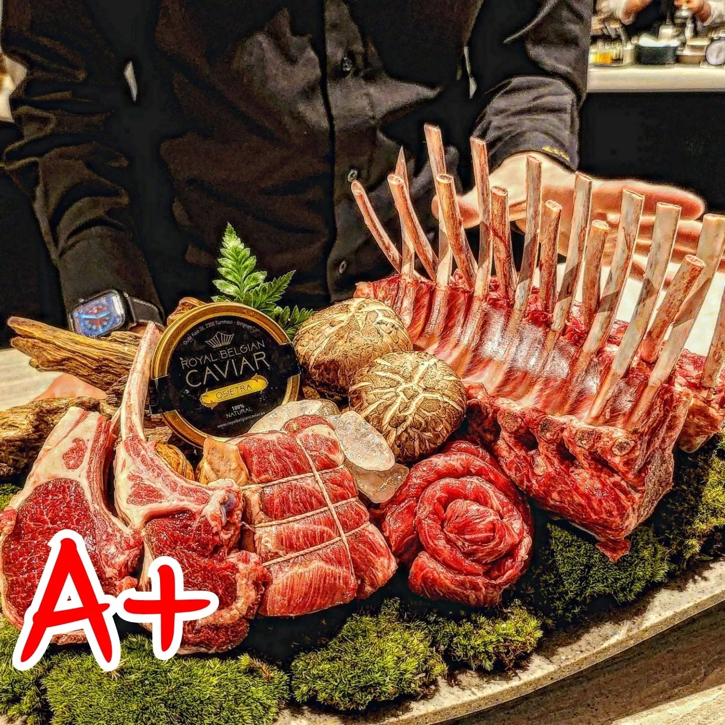 3개월 미만의 어린 양만 사용해서 더 부드럽고 기름지고 혼자 다 하는 맛이다

국내에 흔치 않은 양고기 파인다이닝

#나회_여의도 #나회_영등포구 #나회_다이닝
📝#램브란트 여의도점

⭐️시그니처 디너코스 (119,000)
기본 7코스에 양갈비 화로구이 추가(+20,000)로 8코스로 즐겨본  양고기 코스요리

양등심이 들어간 새콤한 핑거푸드

양의 지방으로 숙성시킨 크리미하고 새콤한 한우육회

갈비소스같은 단짠에 야채의 싱그러움이 감도는 양설쌈

요거트의 크리미함과 느끼함을 고추부각과 양살치살의 매콤한 양념으로 잡아낸 꾸덕꾸덕한 리조또

바삭한 케일튀김과 함께한 쫄깃한 프렌치렉

캐비어를 곁들인 부채살 같은 식감에 화로구이

레전드로 진한 육수에 단짠한 양어깨살을 곁들인 쌀국수에

동치미육수를 넣어 새콤하게 마무리하는 달달한 고구마 타르트까지

약 105분의 식사시간동안 감각적인 오픈키친이 돋보이는 모던하고 고급진 분위기에서 지인과 행복한 시간을 보낼 때 추천하는 곳 😊

✨️ 맛 A+ 개성 S
✨️ 분위기 A+ 접객A+ 

#여의도맛집 #여의도파인다이닝 #영등포맛집 #영등포구맛집 #여의나루맛집