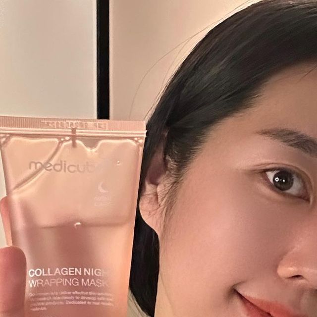 뷰티 패션 블로거 채민지 on Instagram: "#광고 #메디큐브콜라겐랩핑팩 #medicube #@medicube_korea 탄력마스크 수면팩으로도 유명한 메디큐브 콜라겐 나이트 랩핑 마스크가 초대용량 75ml 로 리뉴얼 됐