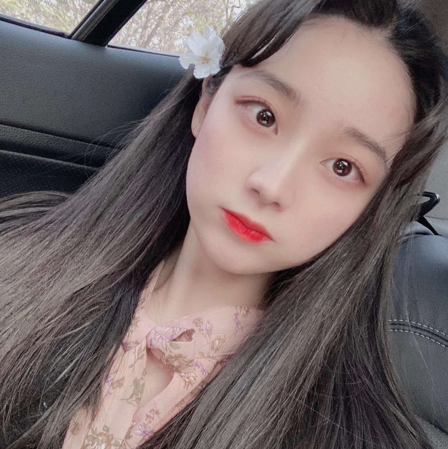 오랜만에 셀카 투척,,🌸♥️