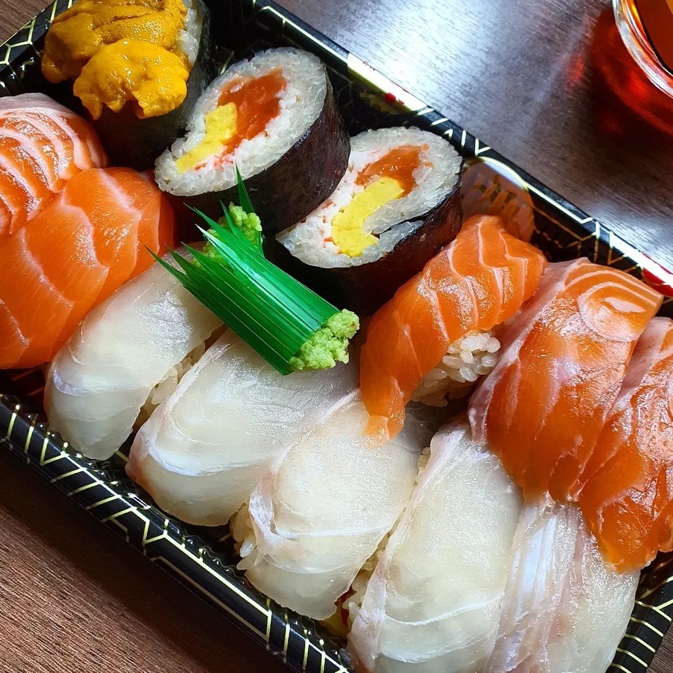 #치팅데이 #초밥스타그램 
치팅데이 때 먹은 맛도리 초밥🍣🍣
배달로 주문한 #마루스시 라는 곳인데, 배달비도 없고 가격도 괜찮아서 주문했는데 넘넘 존맛,,,,

회들이 쫀득야들하고 밥도 새콤달콤 조화가 아주 좋아서 너무 맛있게 먹었다🍴 먼가 다음 치팅도 초밥일듯 ^_ㅠ

#먹스타그램 #맛스타그램 #foodstagram #sushilovers #sushi #초밥배달 #연어초밥 #광어초밥 #먹스타맞팔 #좋아요 #좋반 #좋아요그램 #좋아요반사 #좋반해요 #데일리 #일상
