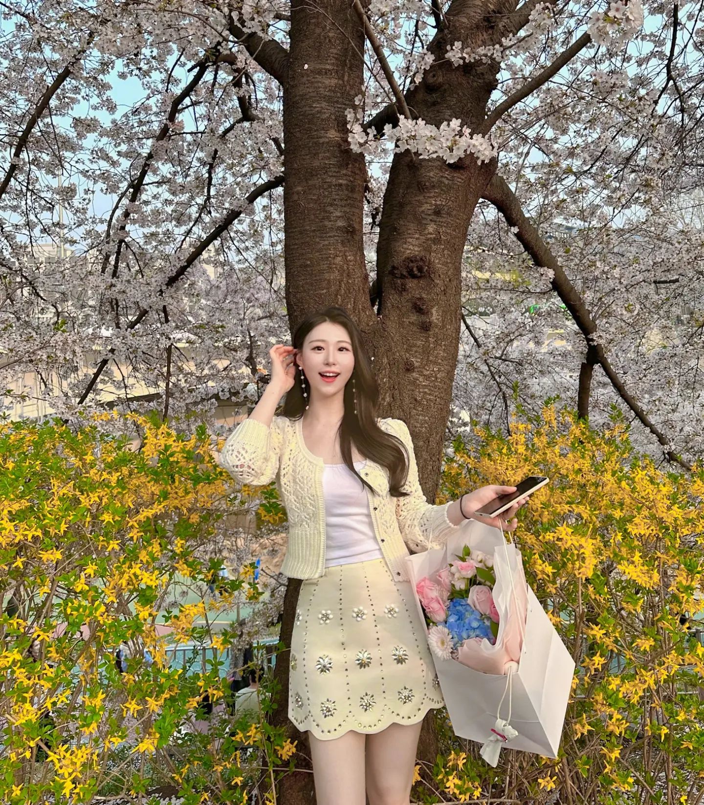 나를 생각하면 파스텔 톤이 떠오른다는 
언니의 고운 꽃 선물과 함께한 봄맞이🌸🌸🌸
언니와 함께했던 사진 속에 찐 웃음이 가득하네요..♥︎