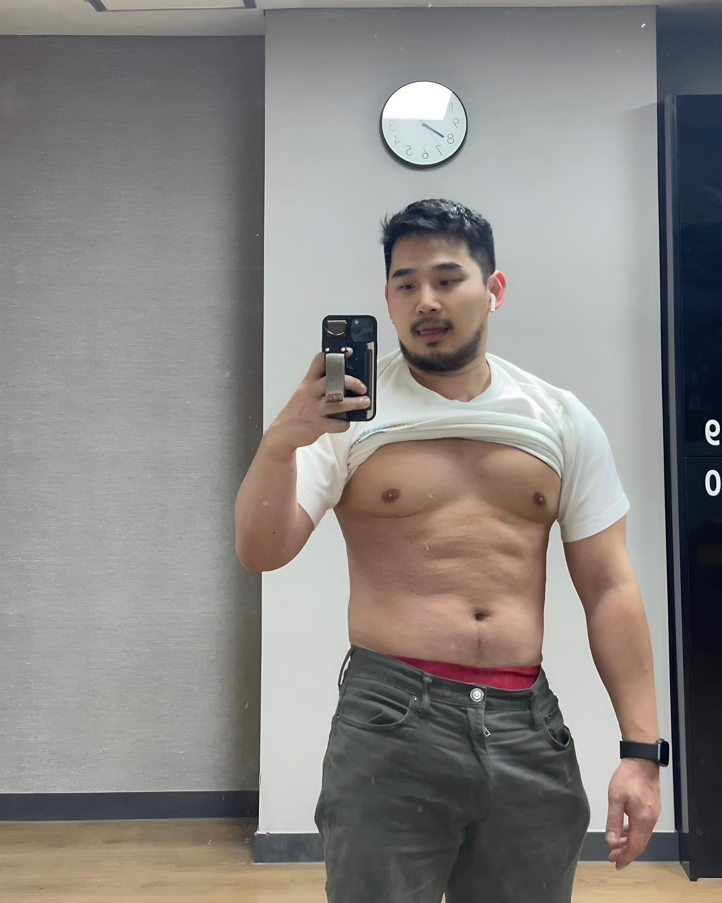 스토리로 올렸던거😋

#운동 #gym #workout #korean #korea #manboobs #koreanstyle #오운완 #reels #운동 #koreanboy