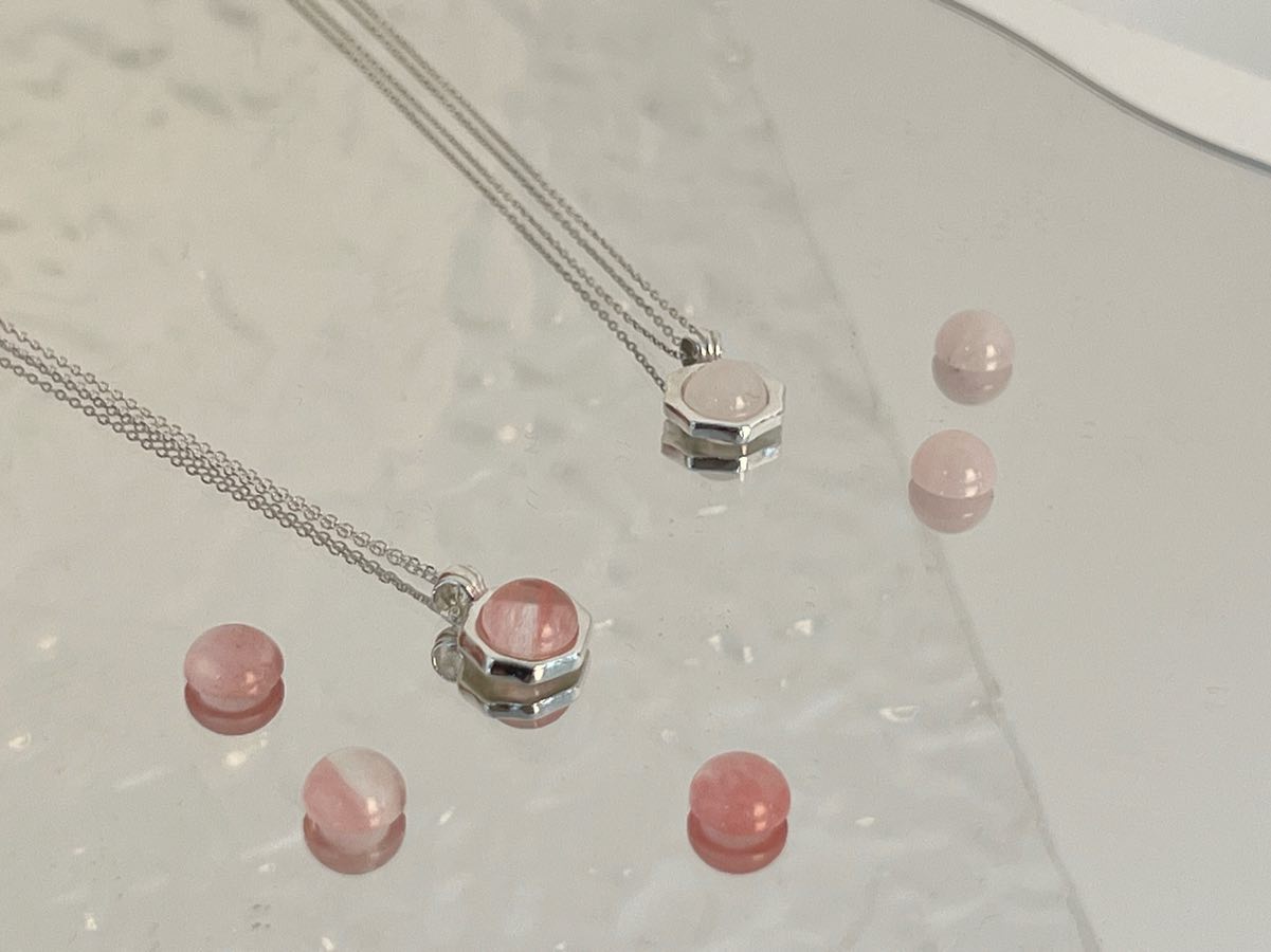 따뜻한 봄날씨와 어울리는 원석 입니다🌸💖💖💗

✔️crystal coral🎀
✔️crystal light pink🌷