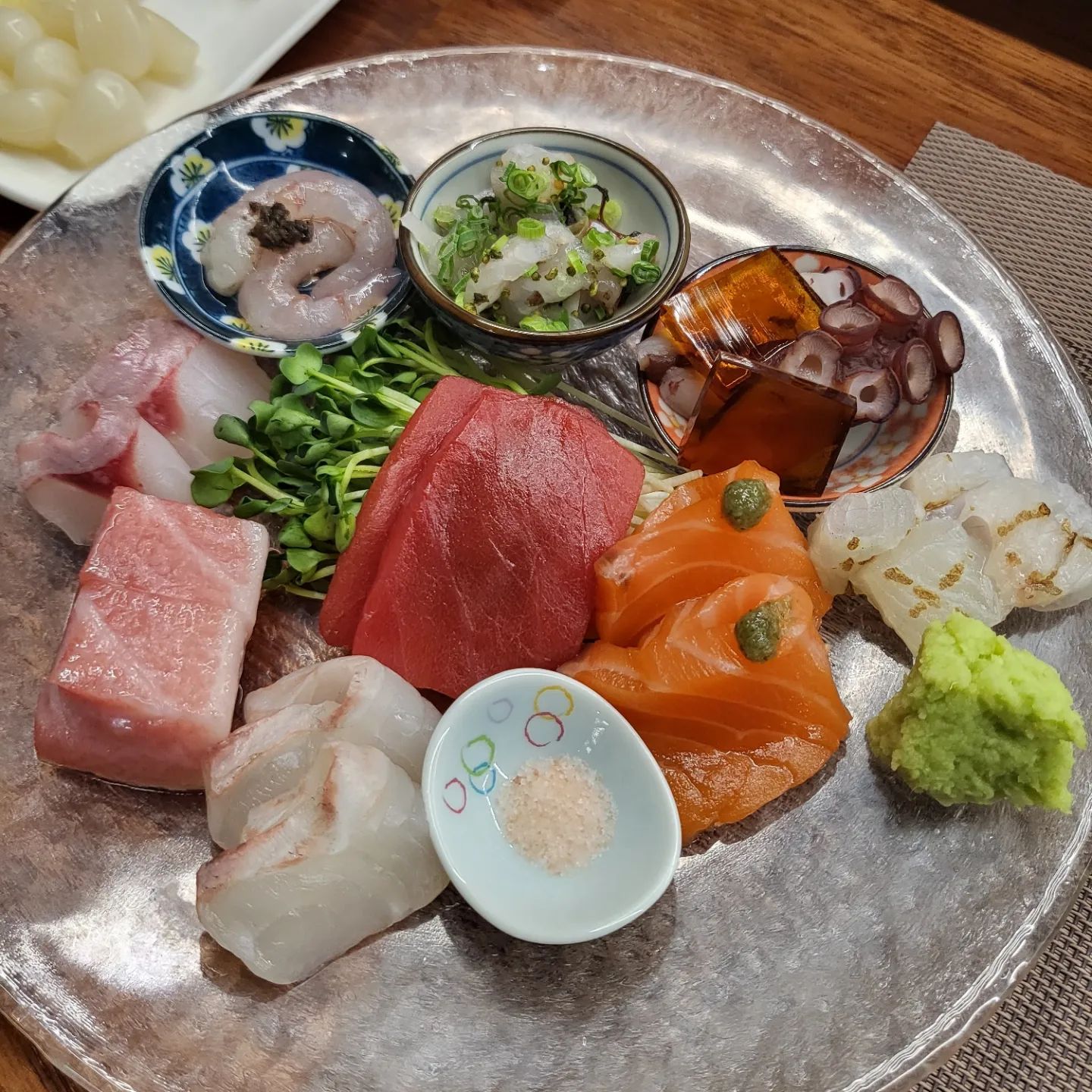 1월에 속초 다녀왔는데
3개월만에 또 다녀왔어요 :)

제가 진짜 가성비 맛집 좋아하잖아요?
속초 다녀온 이유는 이곳때문입니당!!

사실 1월에 갔다왔을때는 나만알고싶은 맛집이어서 인스타 안올렸었는데👉👈 이번에 또 다녀와보니 나만알기 넘 아까운 곳이에요ㅎㅎ

#내돈내산
#찐가성비맛집
#속초최고맛집

#속초 #키친오뮤

모든 메뉴가 하나하나 다 맛있어요❤️
게다가 후토마끼녀가 인정하는 후토마끼 맛집인데ㅜㅜ 매번 요리는 다르게 나올 수 있기때문에 못드셔보실 수도 있어요! (저도 그래서 또가고싶음ㅋㅋㅋ)

#캐치테이블 에서 예약하시면 됩니둥😄
#후토마끼 #영상도 #찍었는데 #녹화버튼안눌러서 #날아감 #내가그렇지뭐 #ㅋㅋㅋㅋㅋ #또주저리주저리

#암튼 #미리다녀온 #결혼기념일여행 #결혼5주년 #🤵‍♂️👰‍♀️