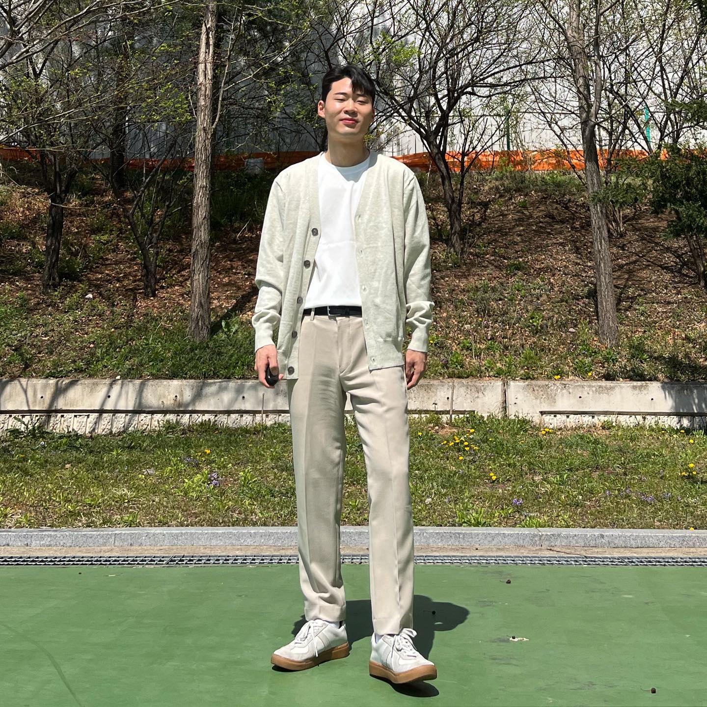 #광고 #옷골녀 

매일 아침 옷장 앞에서 고민하시는 남성분들을 위한 코디 서비스 #옷골라주는여자 입니다👋

원하는 스타일과 신체 프로필을 등록하면 상하의 세트로 받아 볼 수 있어서 편하더라구요🎁

저는 반팔+가디건+슬랙스 조합으로 요청드려 받아봤는데요, 만족스러웠습니다👍

코디하기 귀찮으신 학생분들, 직장인분들에게 추천드립니다🙏🏻

👕- oggirl0 
👖- oggirl0 
👟- daonato__official 

#가디건코디 #가디건추천 #남자가디건 #남자가디건코디 #봄가디건 #봄가디건코디 #남자슬랙스 #남자슬랙스코디 #독일군 #독일군스니커즈 #독일군코디 #데일리룩 #오오티디 #코디추천