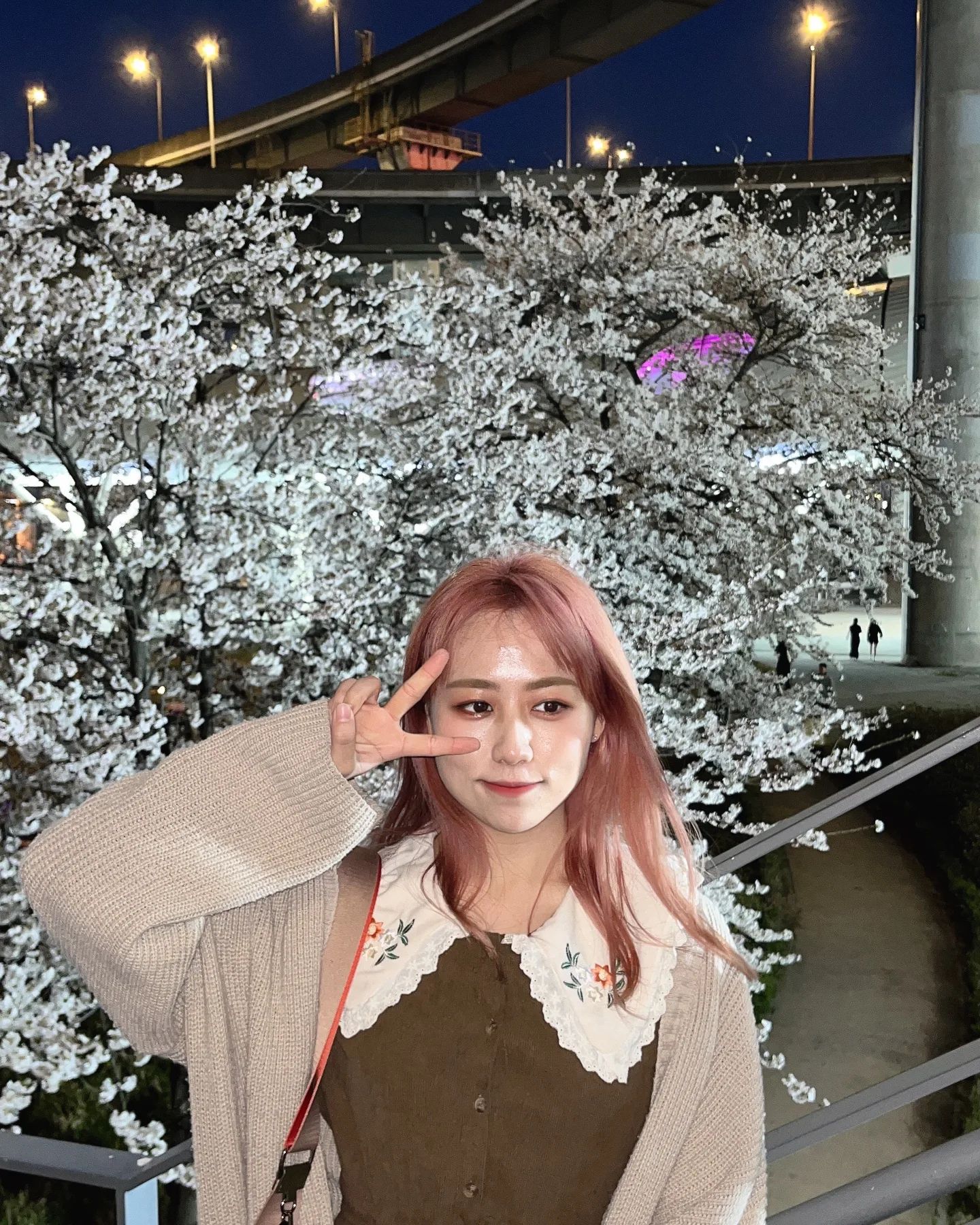 벚꽃조아🌸❤
날파리한테서 파닭 지켜내기 ^^...
.
.
.
.
#뚝섬한강공원 #벚꽃구경 #한강벚꽃 #좋아요 #셀피 #l4l #한강치킨 #파닭 #한강데이트 #좋테