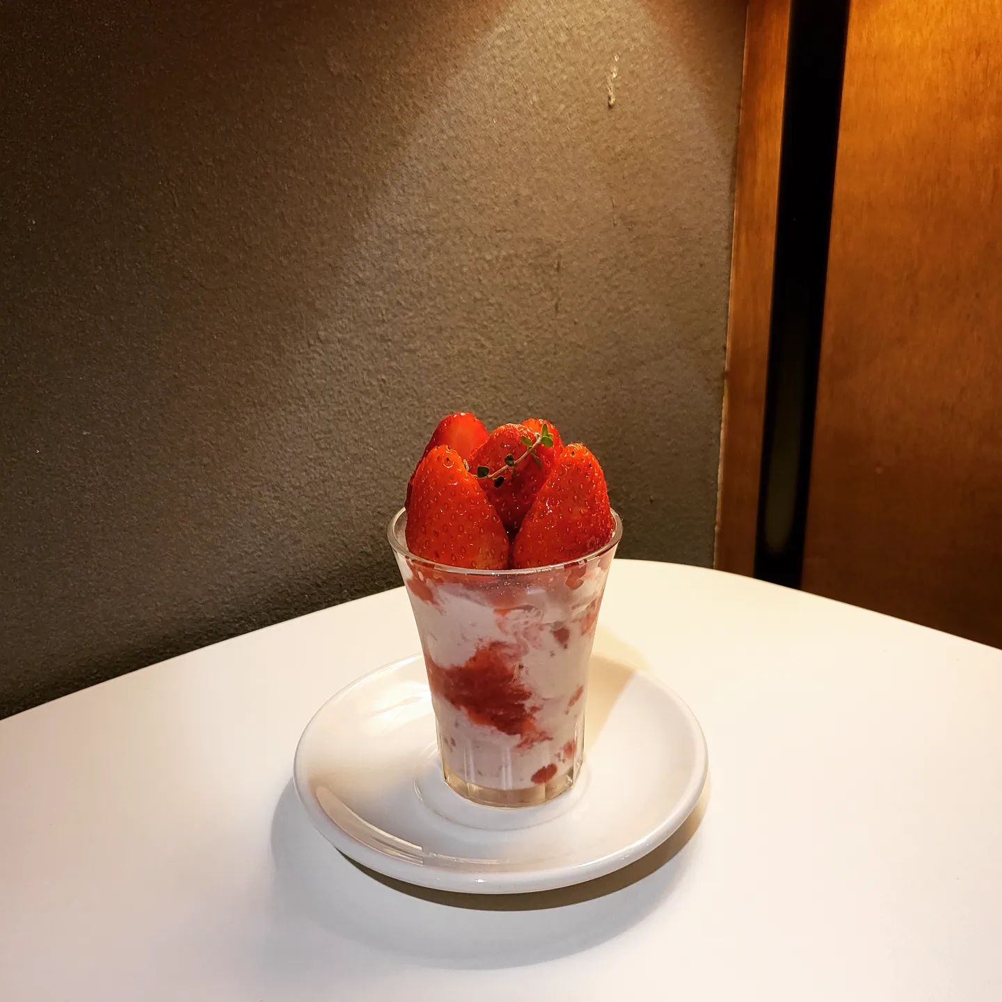 🍓딸기철 끝자락 어서 딸기먹어🍓

<프락커피룸>
대전 서구 대덕대로151번길 29 1층

프락크림라떼 🍓🍓🍓
딸기 아이스크림컵 🍓🍓🍓🍓
바스크 치즈케이크 🍓🍓🍓🍓🍓

딸기 너무 맛있어요. 꼭 먹어주세요. 근데 바스크 치즈케이크도 진짜 맛있어요. 제발 먹어주세요. (프락크림라떼는 시나몬 안좋아해서 한개뺐음.근데 좋아하시면 좋아할듯.) 꾸덕꾸덕 치즈케이크에 딸기한입~🍓

#프락커피룸 #바스크치즈케이크 #딸기 #🍓
