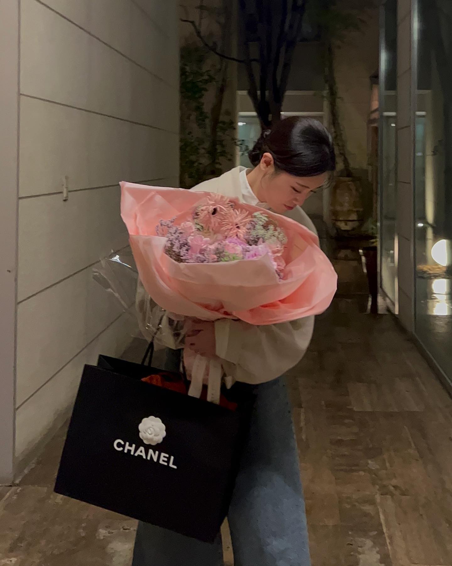 오빠 식은땀 뻘뻘 흘린날😅
고마워💐👛💖
이건 기록용으로 남겨놔야겠어
#230404 #chanel #classic
