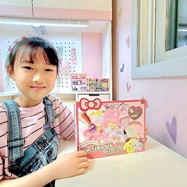 #협찬

산리오캐릭터즈 레진아트 악세사리메이커~~!! 

요즘 우리딸의 최애 캐릭터 산리오친구들을 
레진아트로 직접 만들고 꾸미면서 

착용할 수도 있어서 더 좋아하더라고요😊

만들기도 쉬워서 혼자서도 척척!
예쁜 헤어핀과 반지등을 만들었어요~
어린이날 선물로도 정말 좋을 것 같아요💕

auroraworldkr toyplus_official

#레진아트 #산리오 #키링
#산리오캐릭터즈#산리오레진아트
#악세사리#여아선물#어린이날선물#집콕놀이#DIY #조카선물 #악세사리메이커
#장난감선물 #초등학생선물