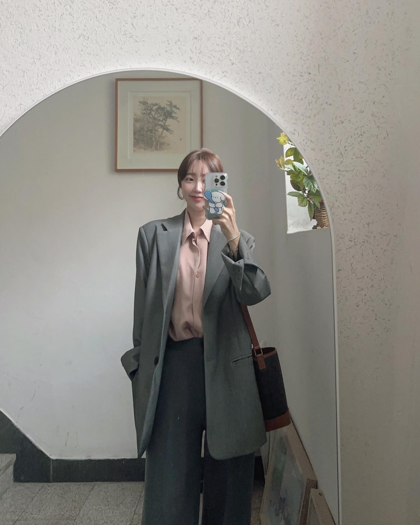ღ
우리집 #전신거울 칭찬해🫶🏻
.
.
#어제의기록 #이번주는내내 #정장코디 #정장룩 #정장세트 #정장자켓 #정장바지 #정장패션 ㅋㅋㅋ🫶🏻