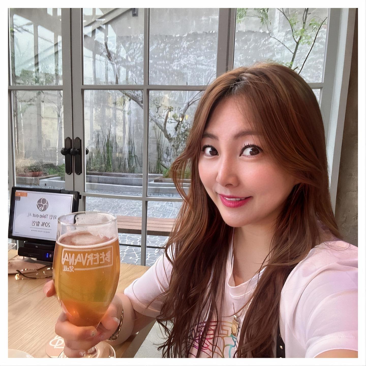맥주도 맛있고
분위기도 너무 좋은 곳😃
#부산대형카페 #셀스타그램🌸 #daily🌷#데일리그램⭐️ #ootd💕💋 #셀피❤ #selfie💕 #일상기록🌼 #일상스타그램👆  #팔로우해요❤️ #선팔하면맞팔😍 #소통해요🙌🏻 #좋반❣️ #맞팔환영❤